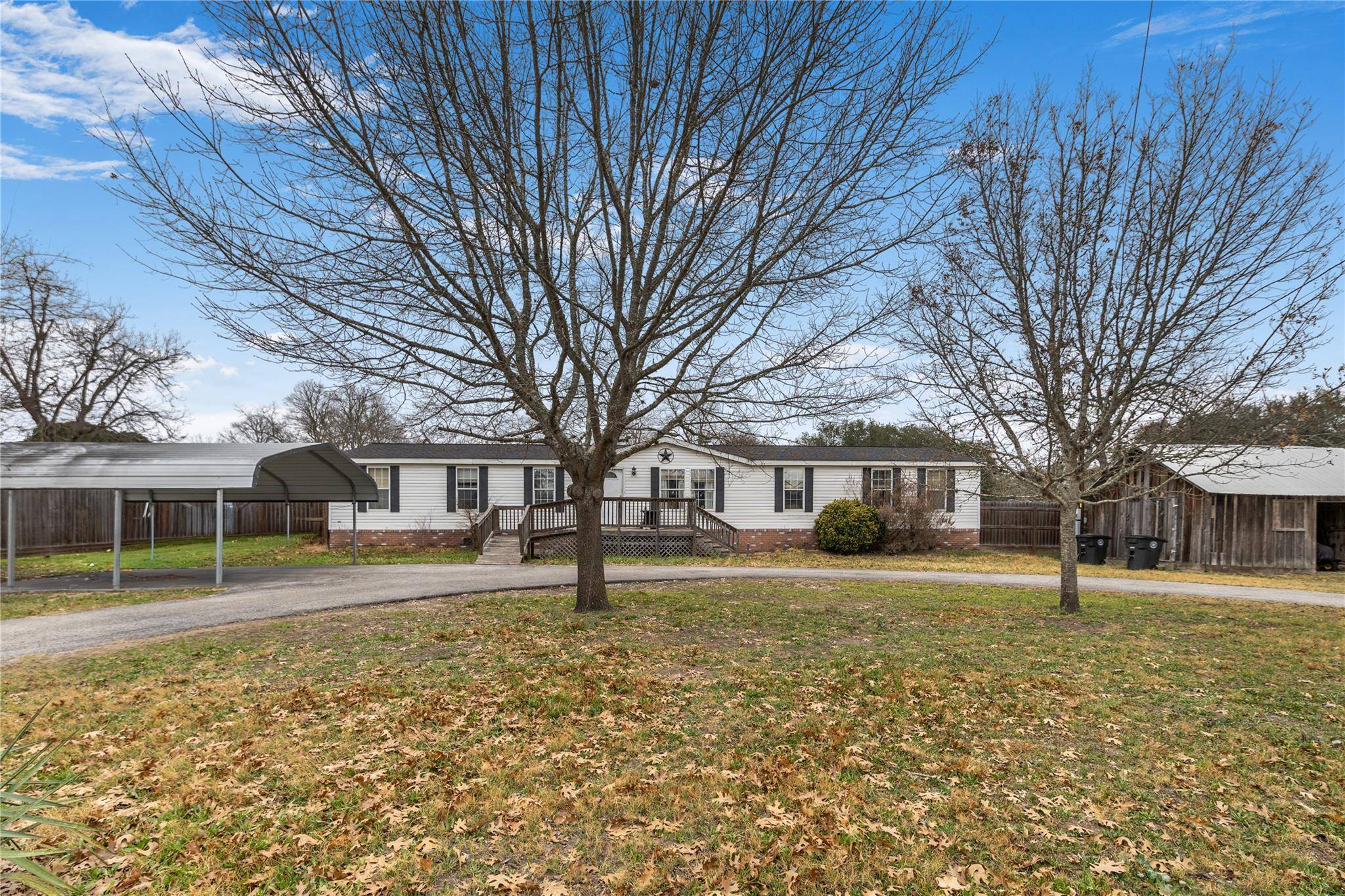 1005 Baumgarten ST, Schulenburg, TX 78956