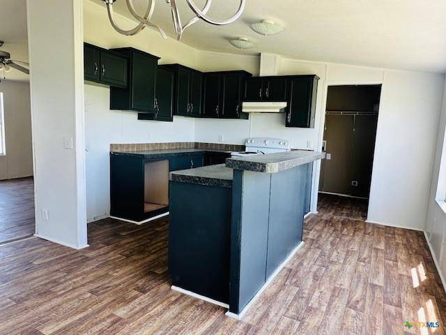1212 Babylon LN, Schulenburg, TX 78956