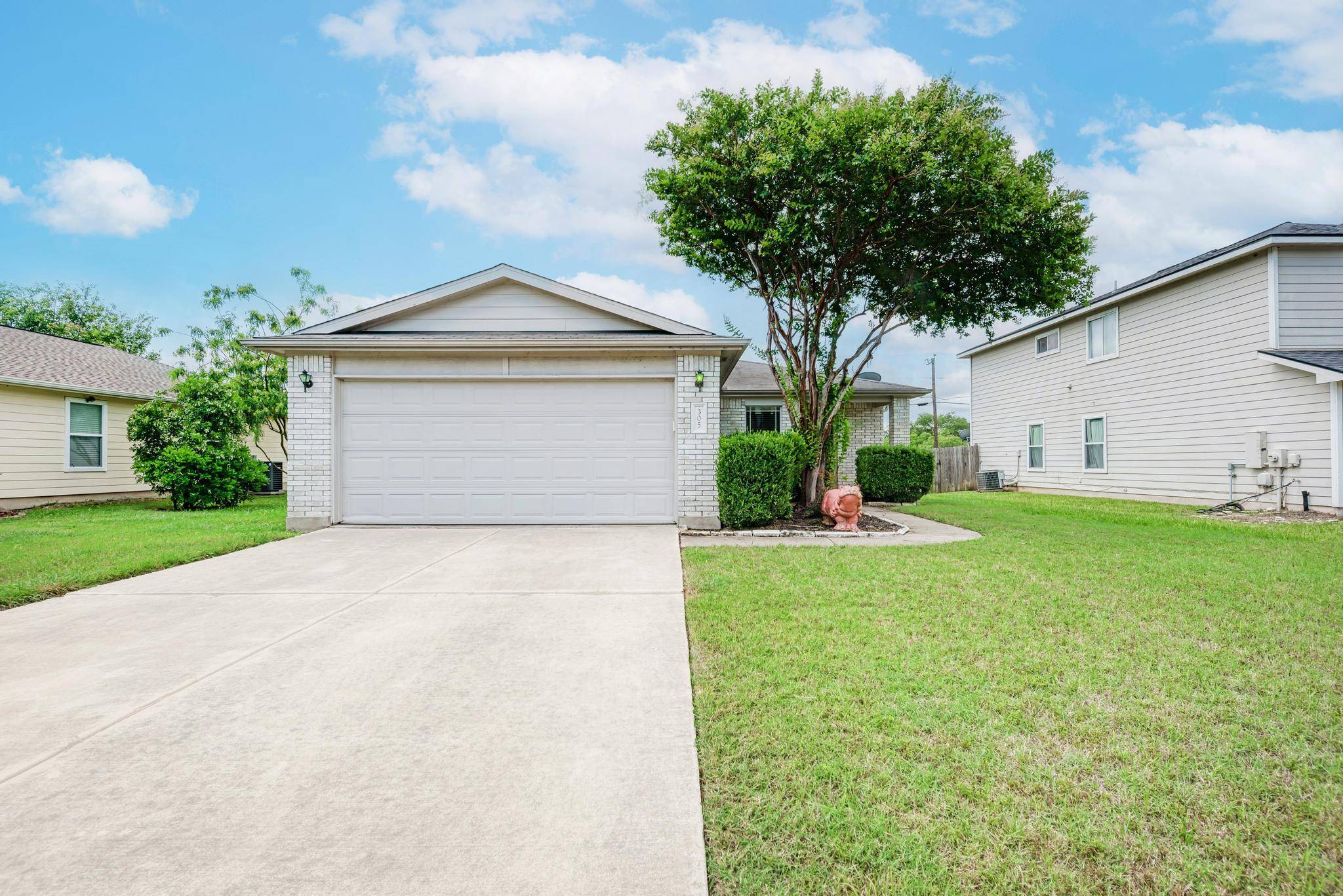 305 Creek Ledge DR, Hutto, TX 78634