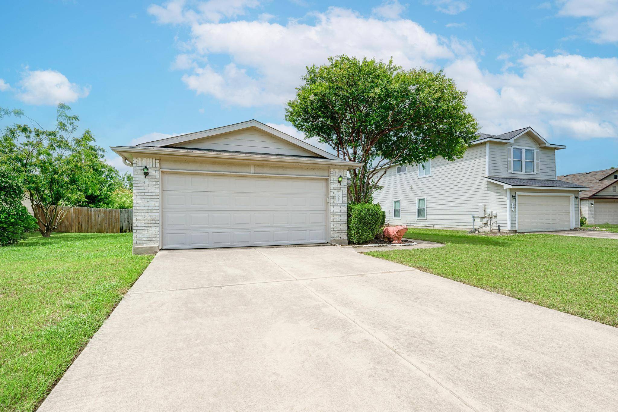 305 Creek Ledge DR, Hutto, TX 78634