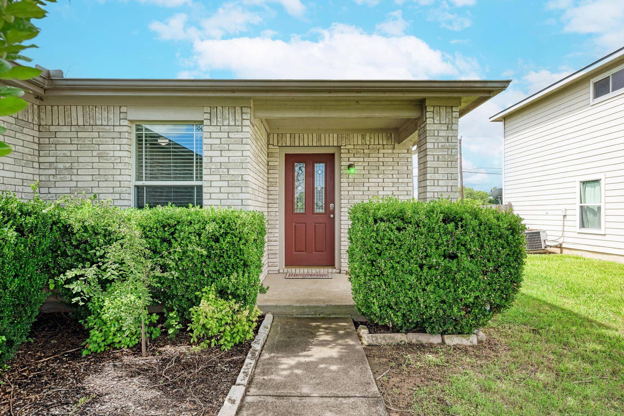 305 Creek Ledge DR, Hutto, TX 78634