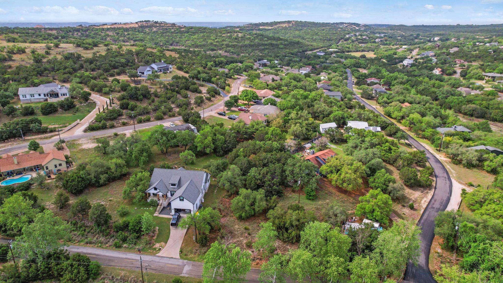 416 Dunkeld DR, Spicewood, TX 78669