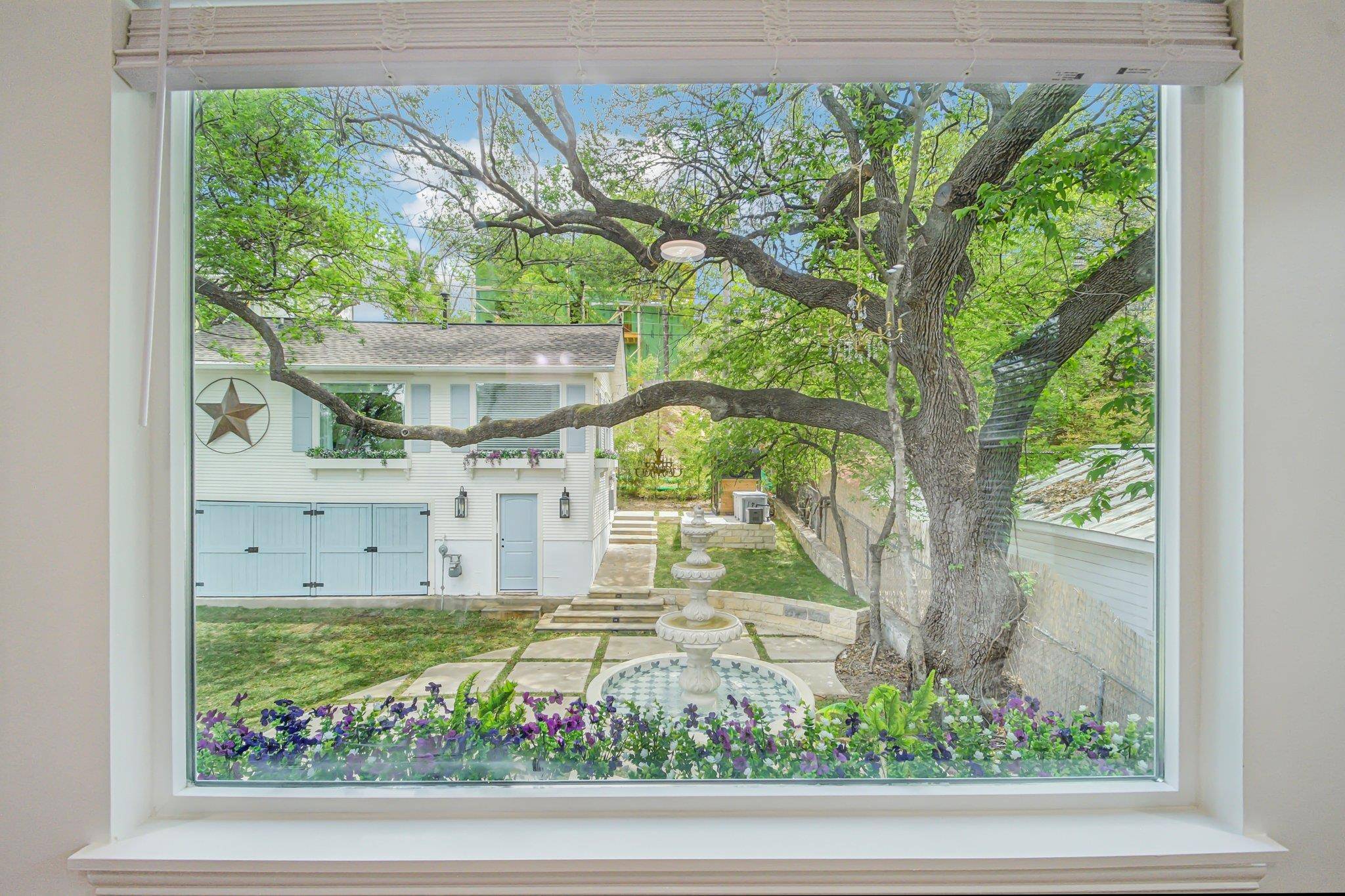 1205 Alta Vista Ave #B, Austin, TX 78704