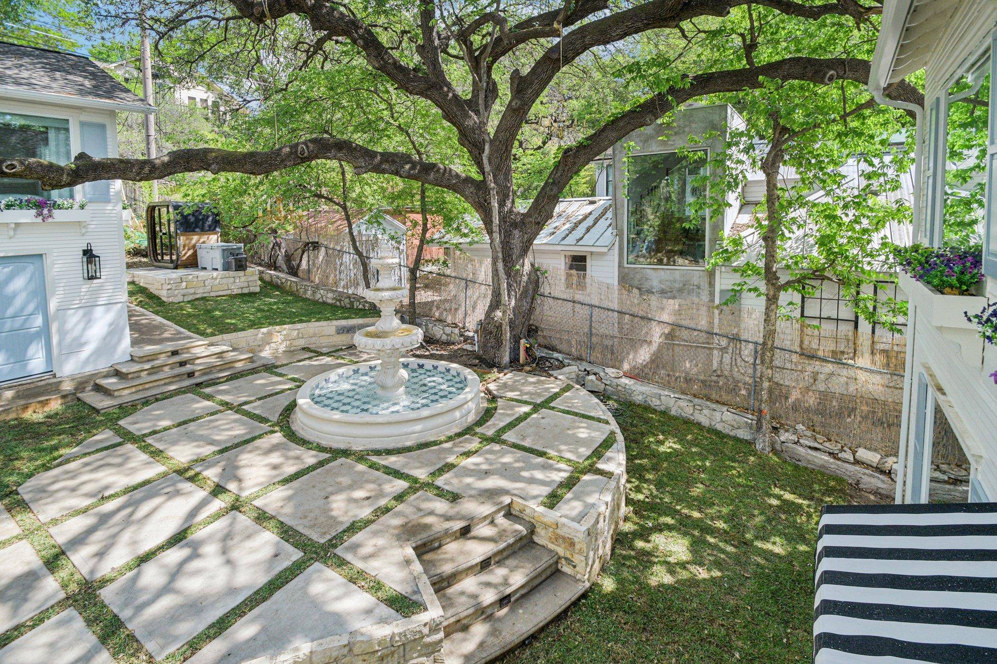 1205 Alta Vista Ave #B, Austin, TX 78704