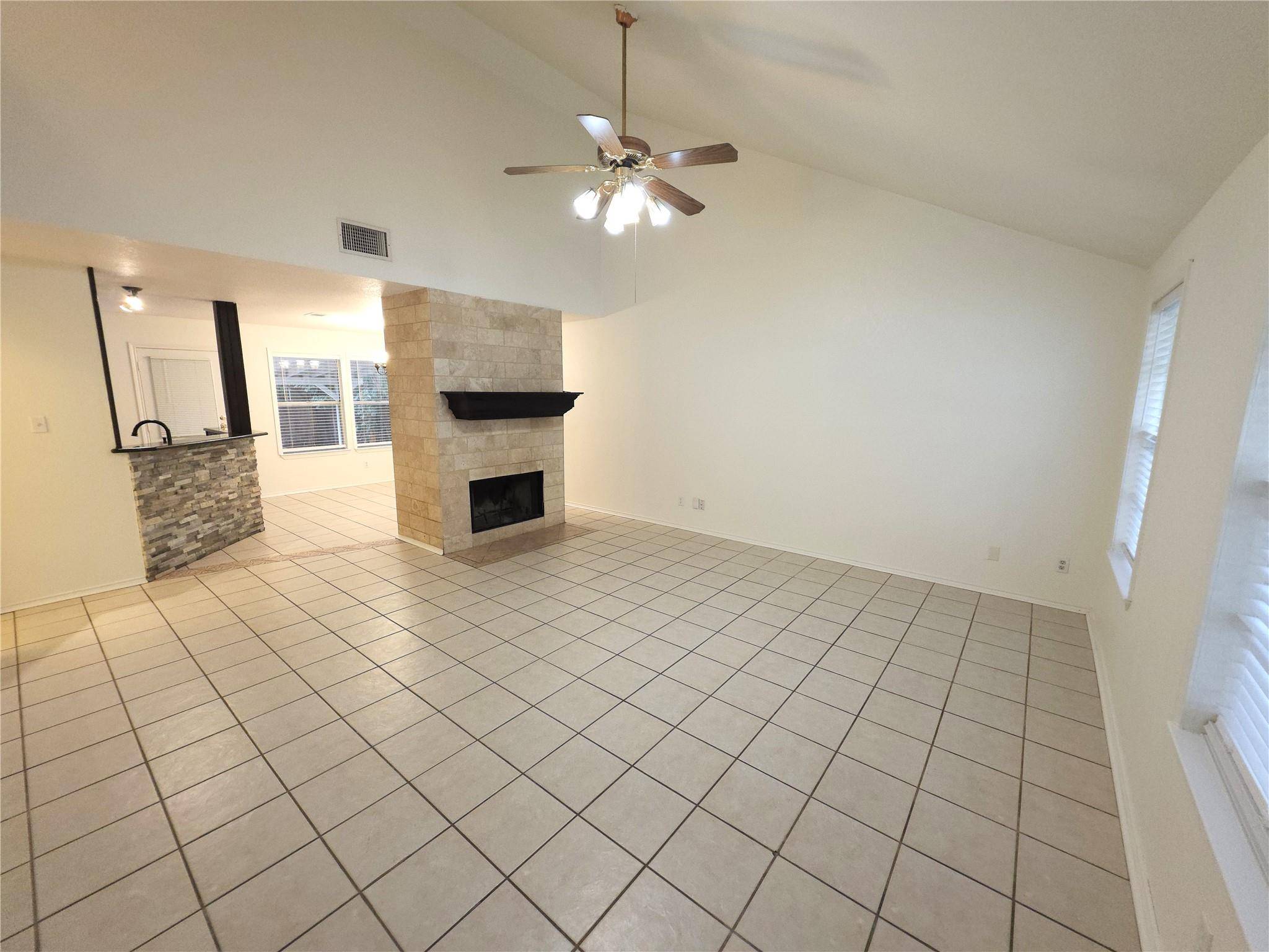1600 Hollow Tree BLVD, Round Rock, TX 78681