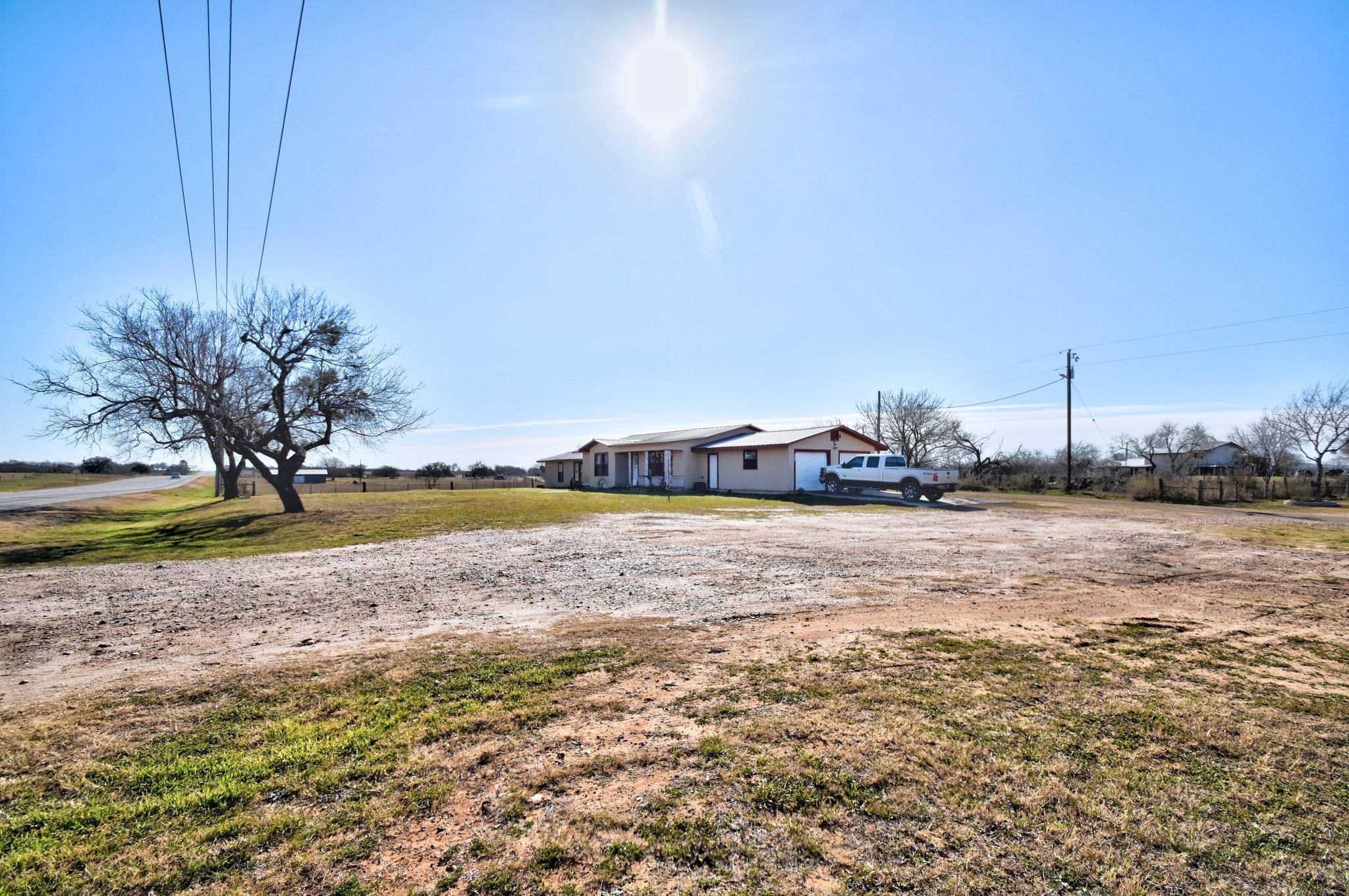 1017 Us Highway 87 E, Smiley, TX 78159