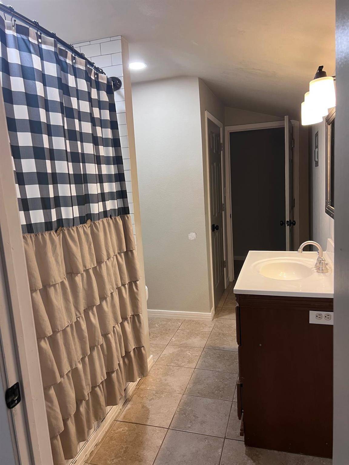 105 W Clark ST #9, Bartlett, TX 76511