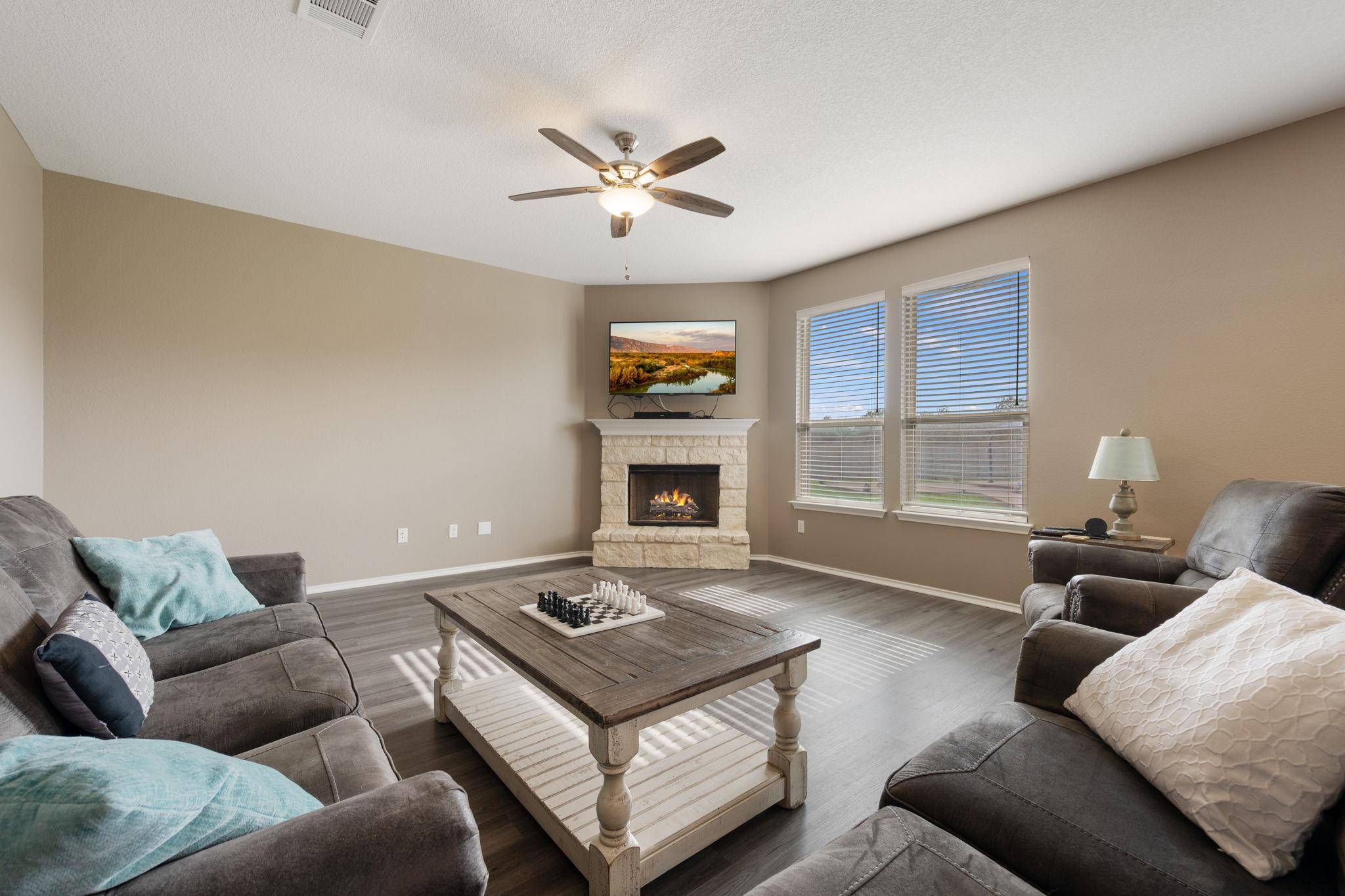 412 Perryville LOOP, Liberty Hill, TX 78642