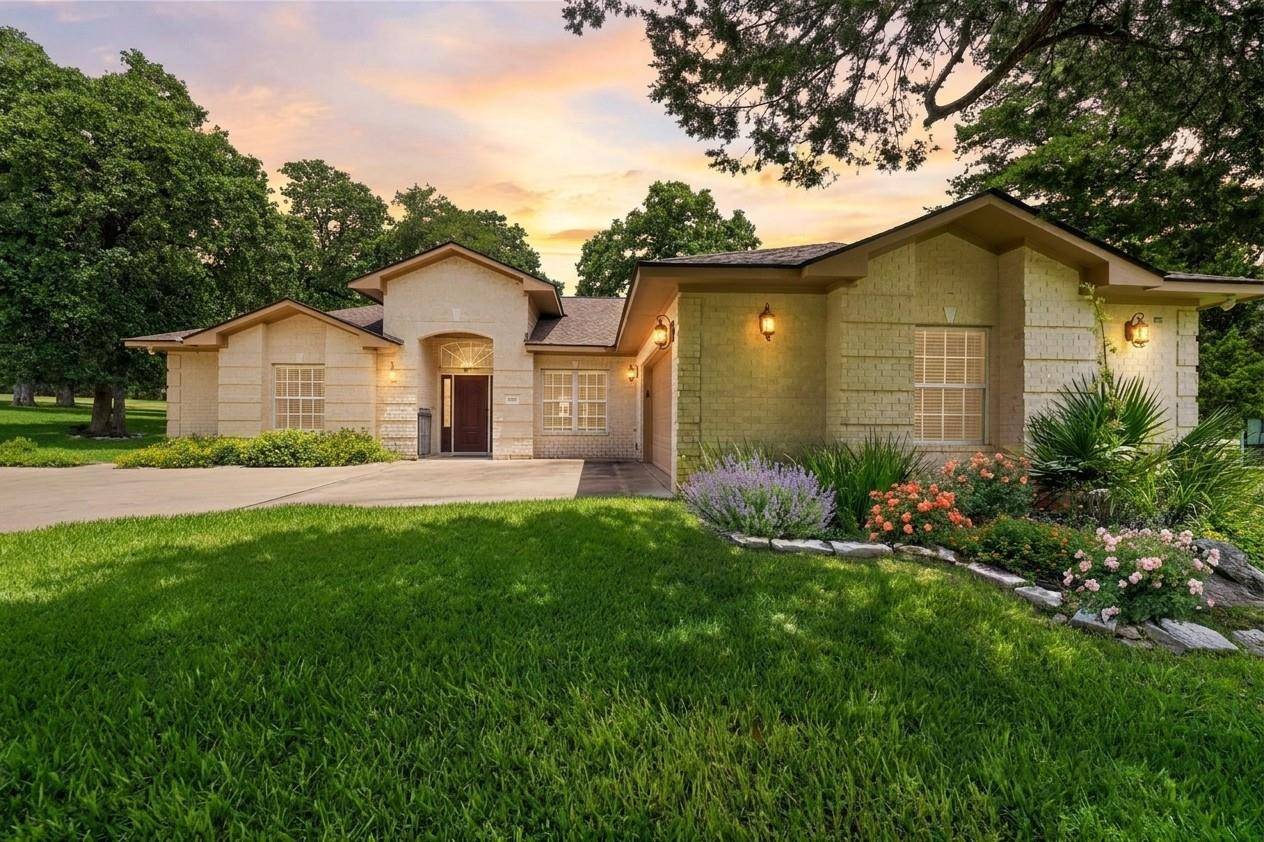 410 Pinehurst DR, New Ulm, TX 78950