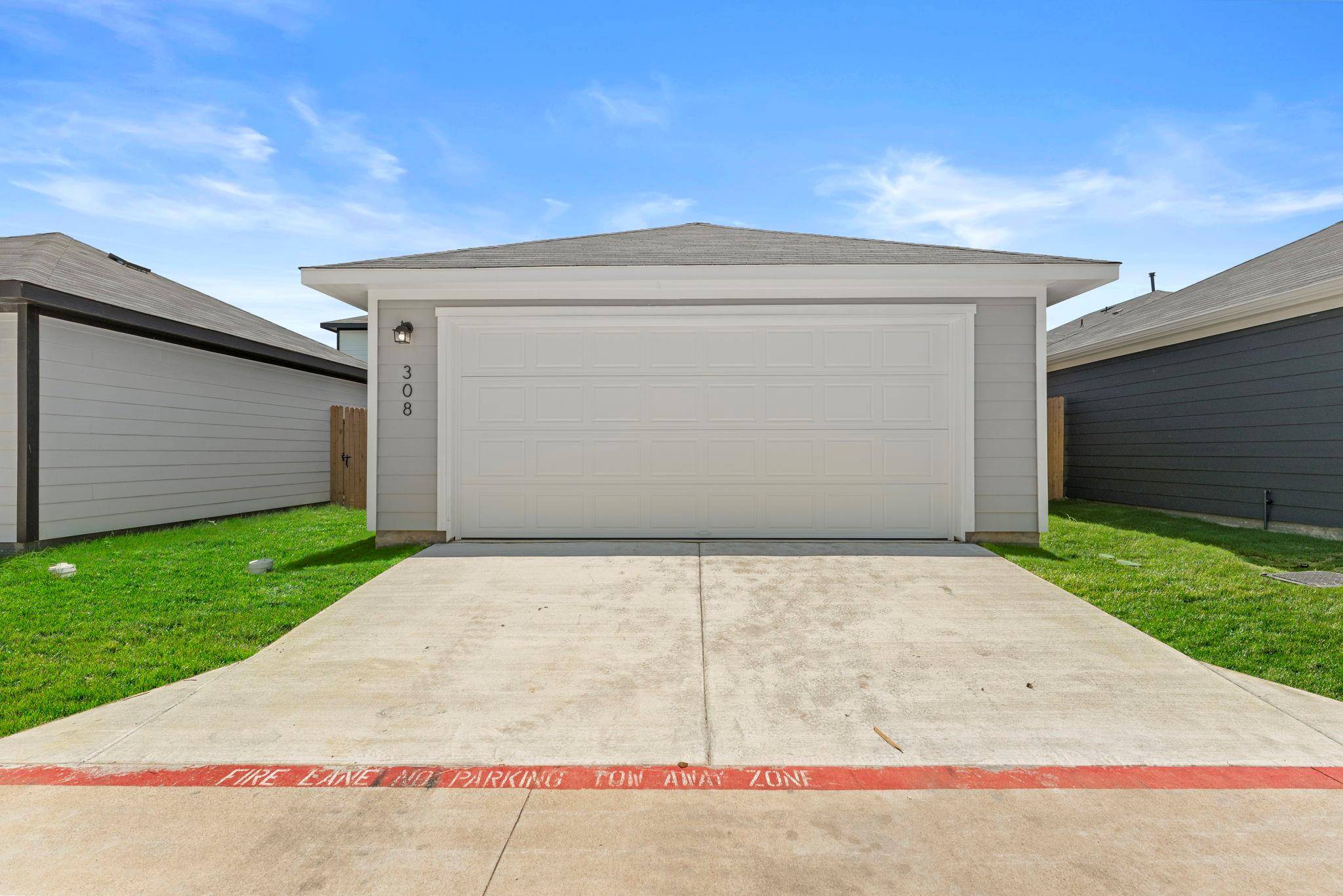 308 Nizao LN, Bastrop, TX 78602