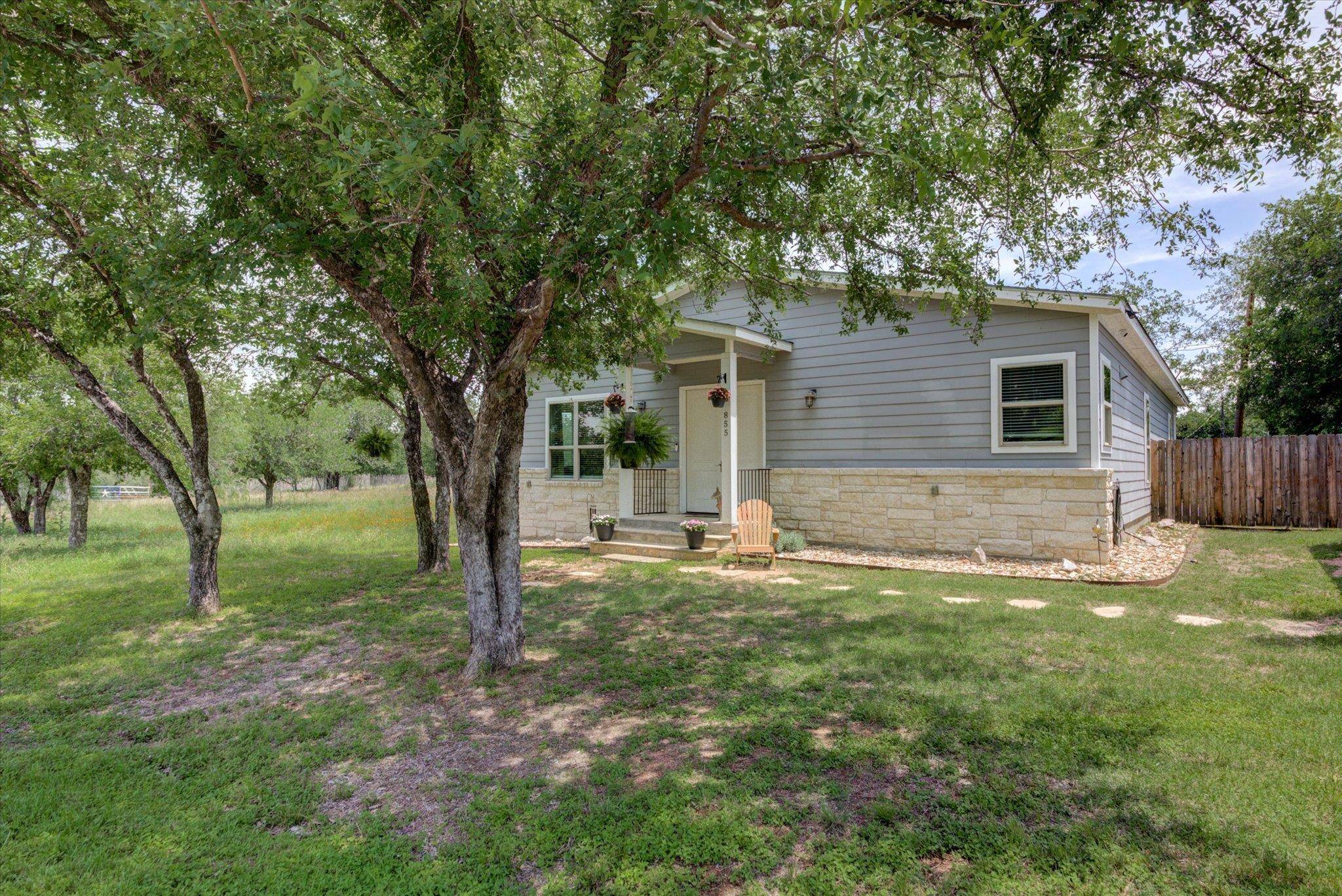 855 Aspen LN, Cottonwood Shores, TX 78657