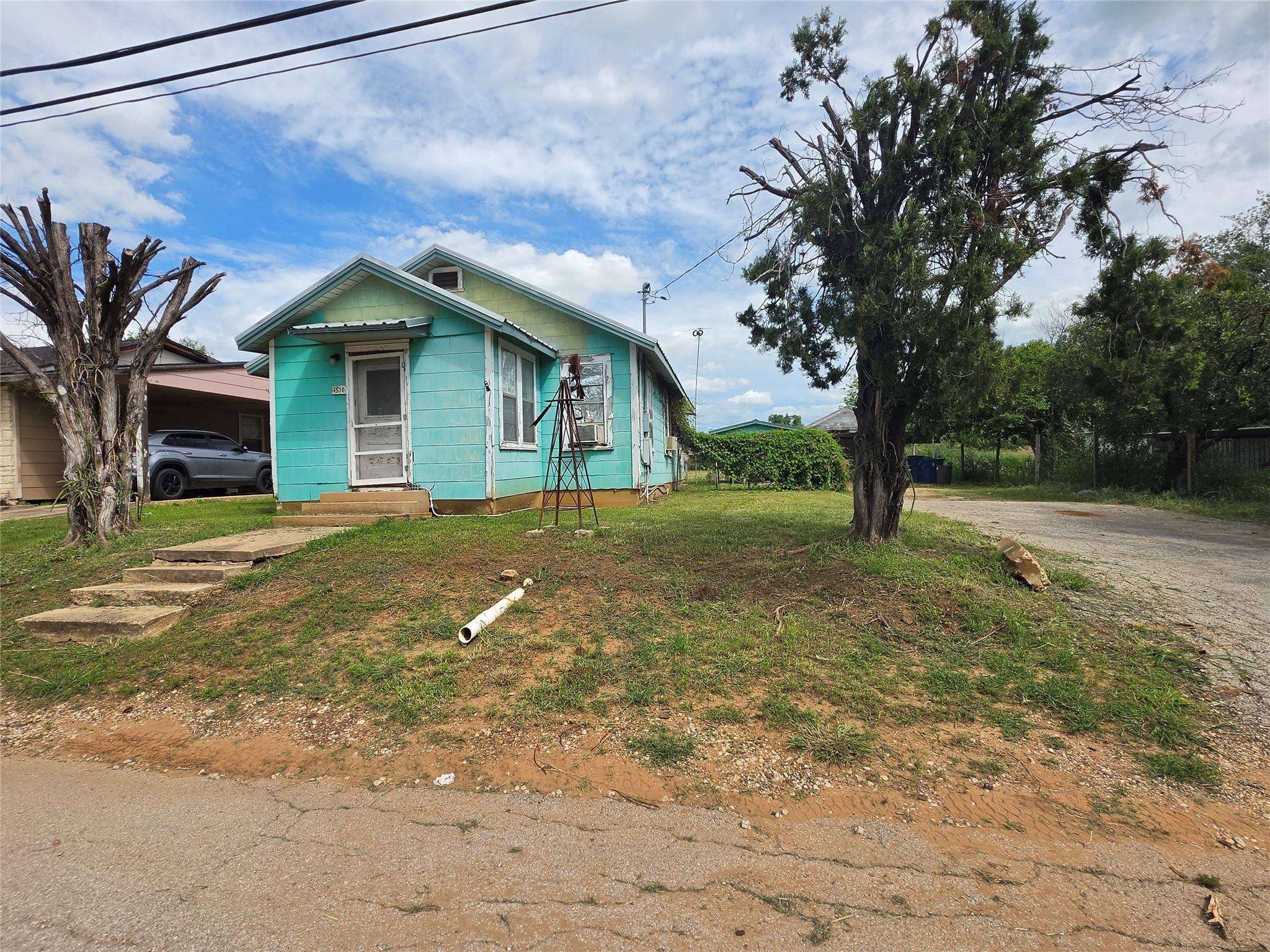 1510 A ST, Floresville, TX 78114