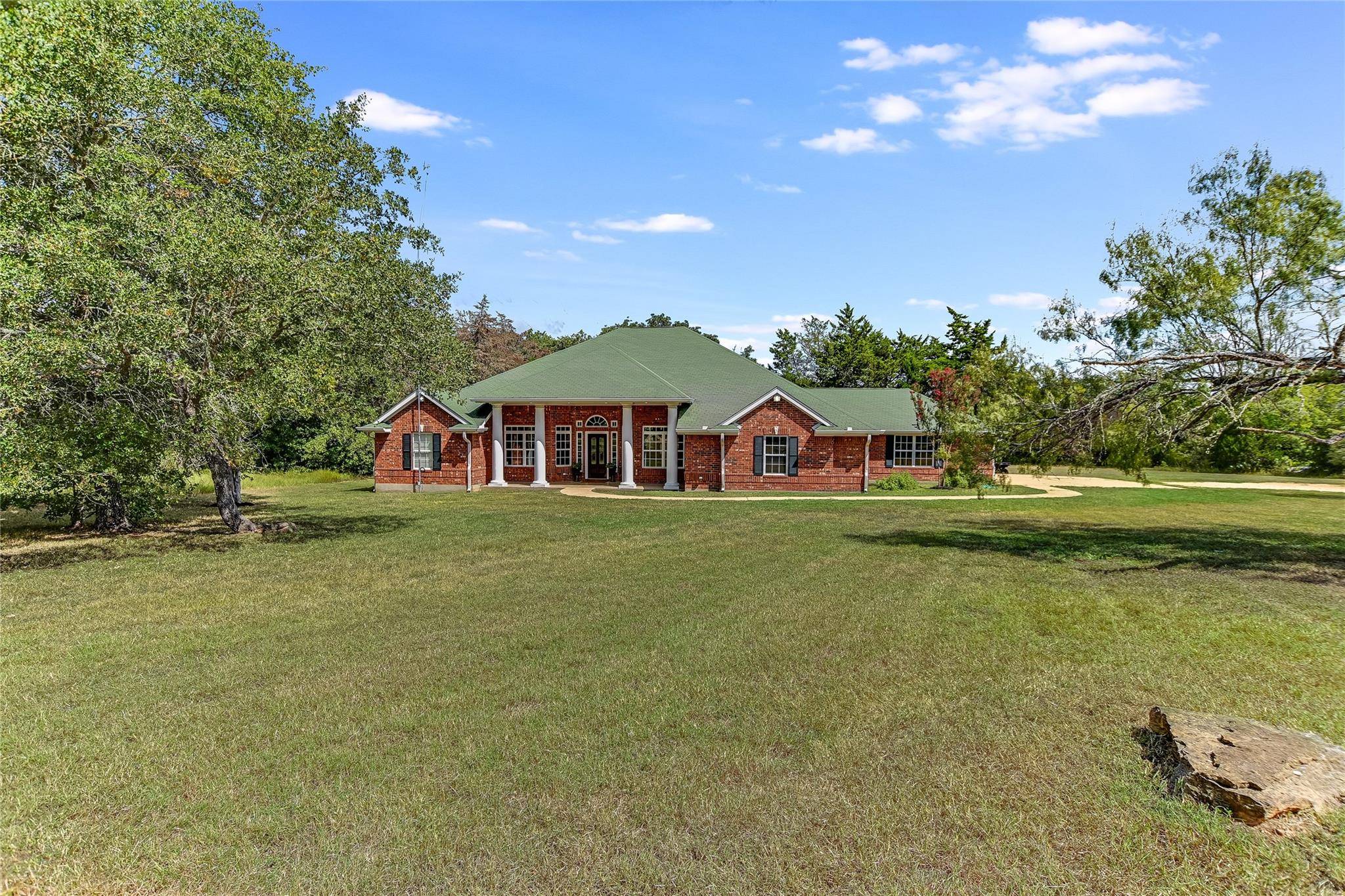 741 Knobbs RD, Mcdade, TX 78650