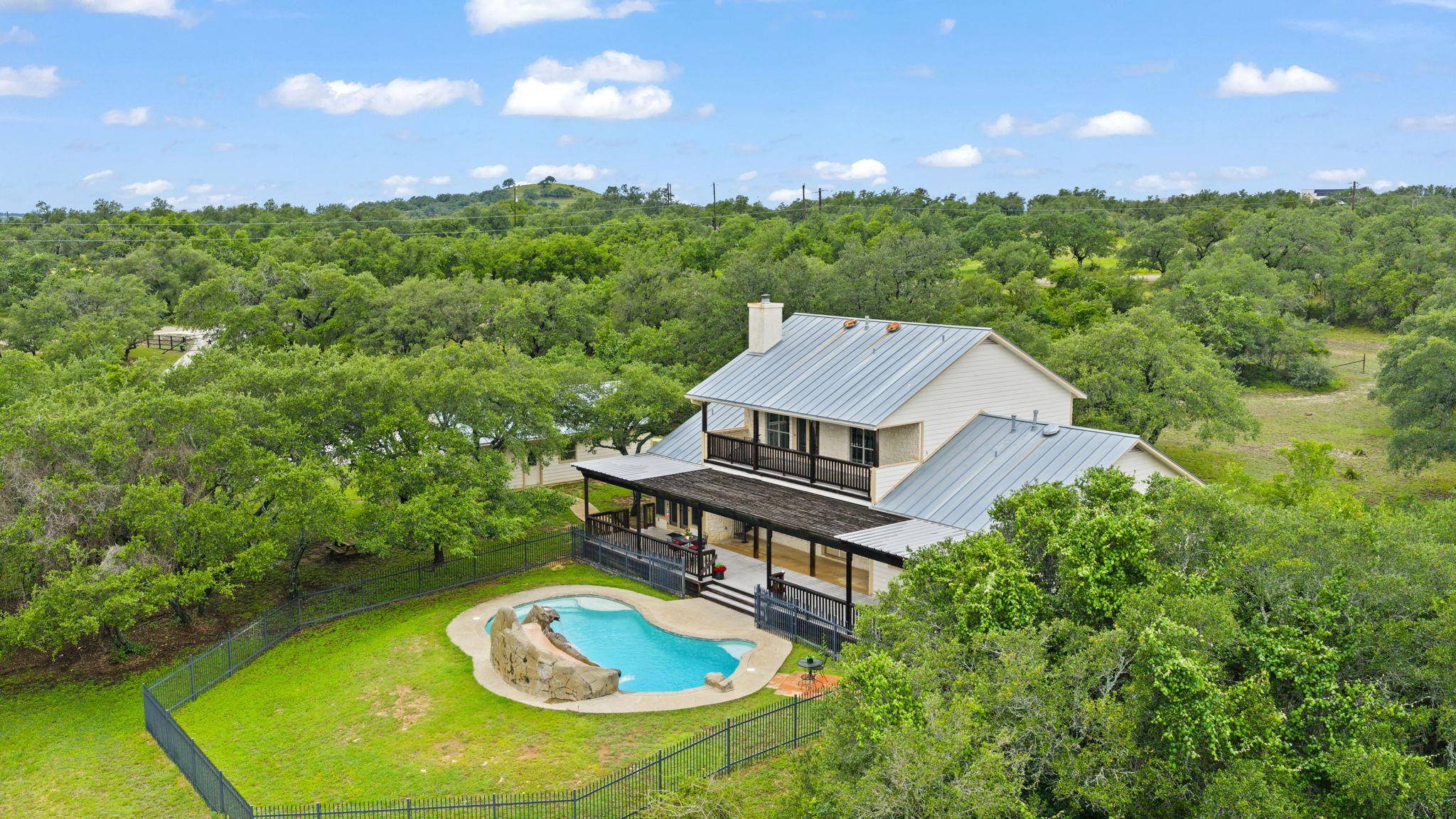 271 Summit DR, Round Mountain, TX 78663
