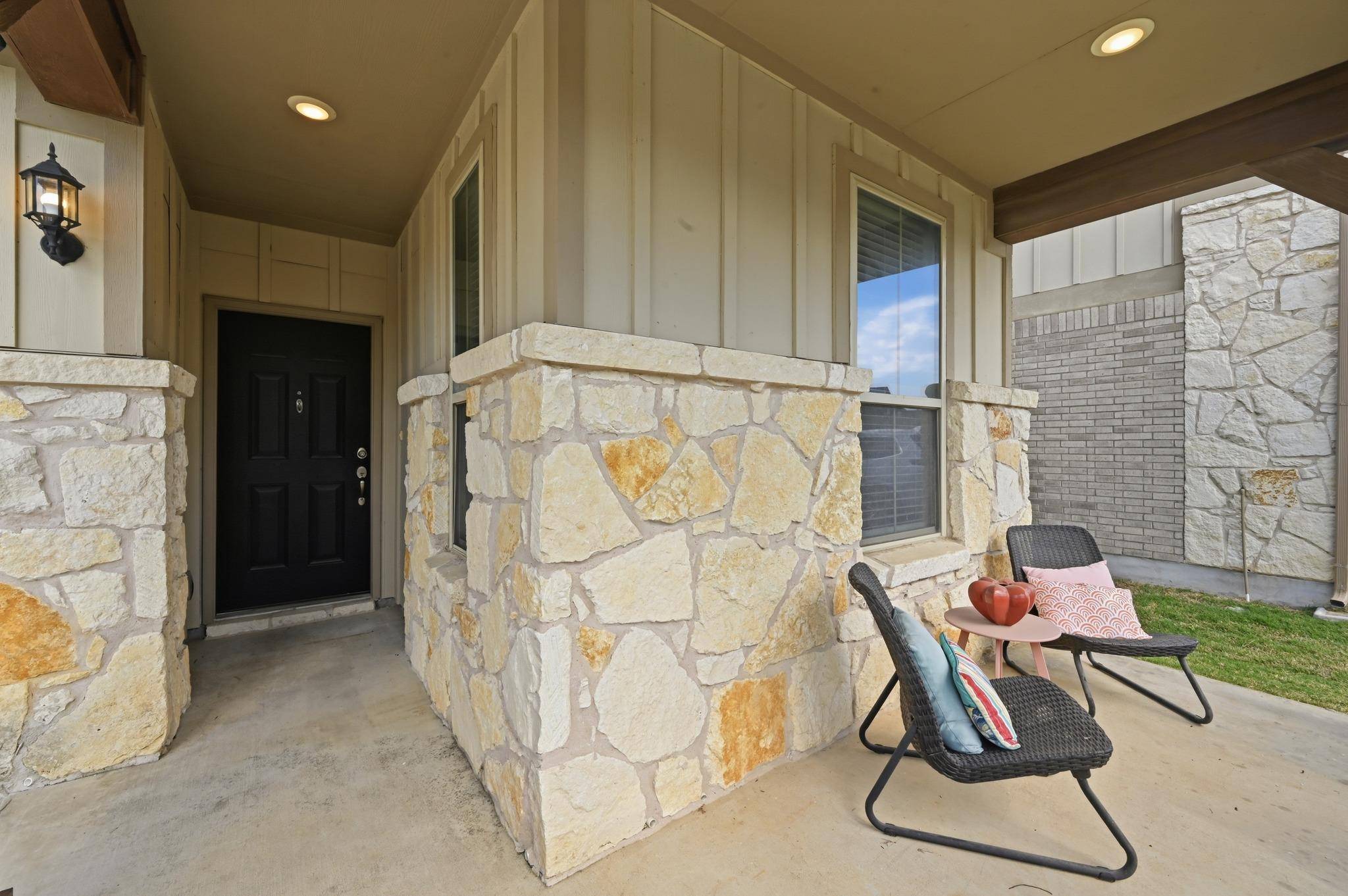 425 Purple Heart DR, Buda, TX 78610