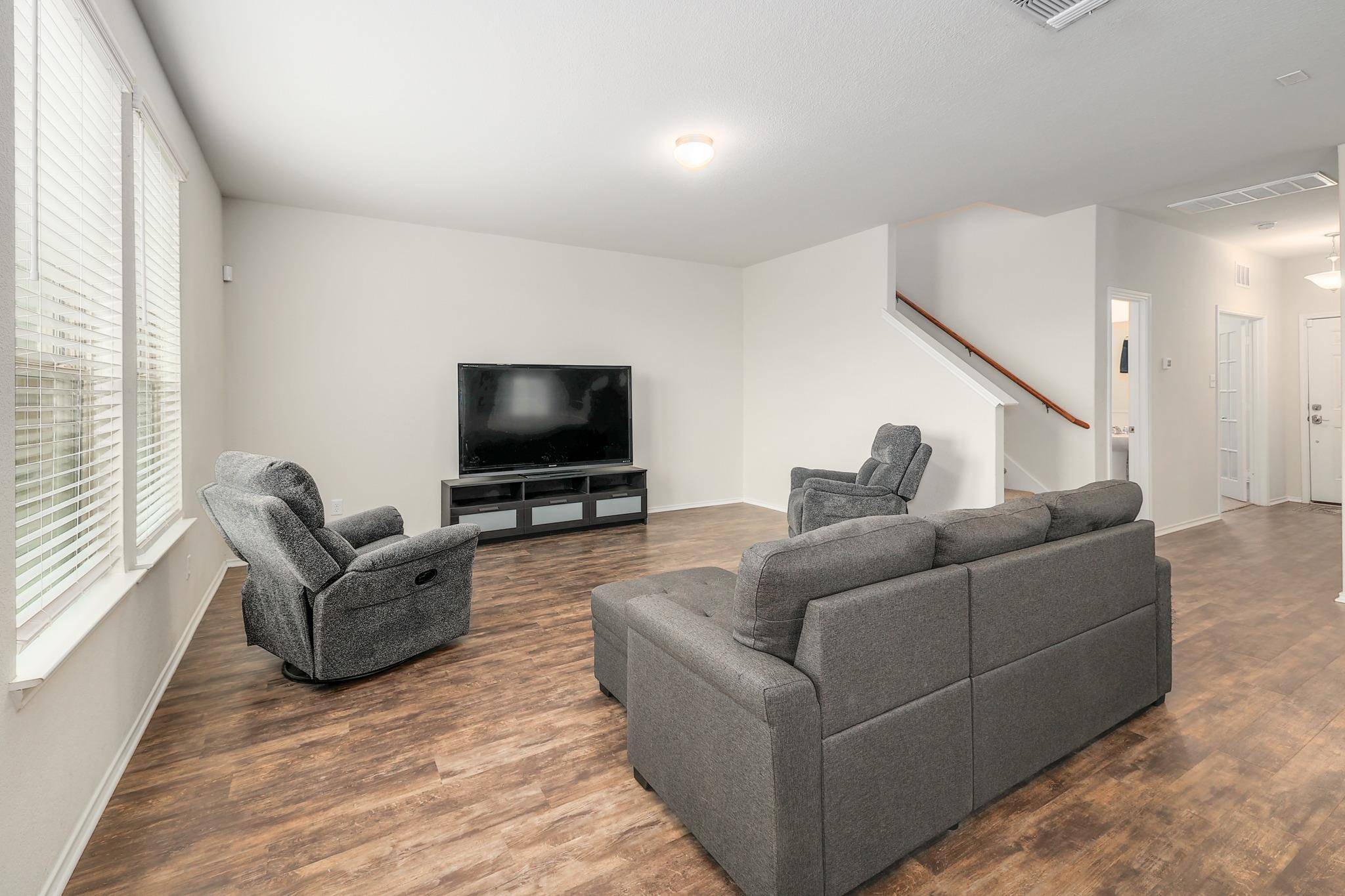 317 Bedford Falls LN, Jarrell, TX 76537