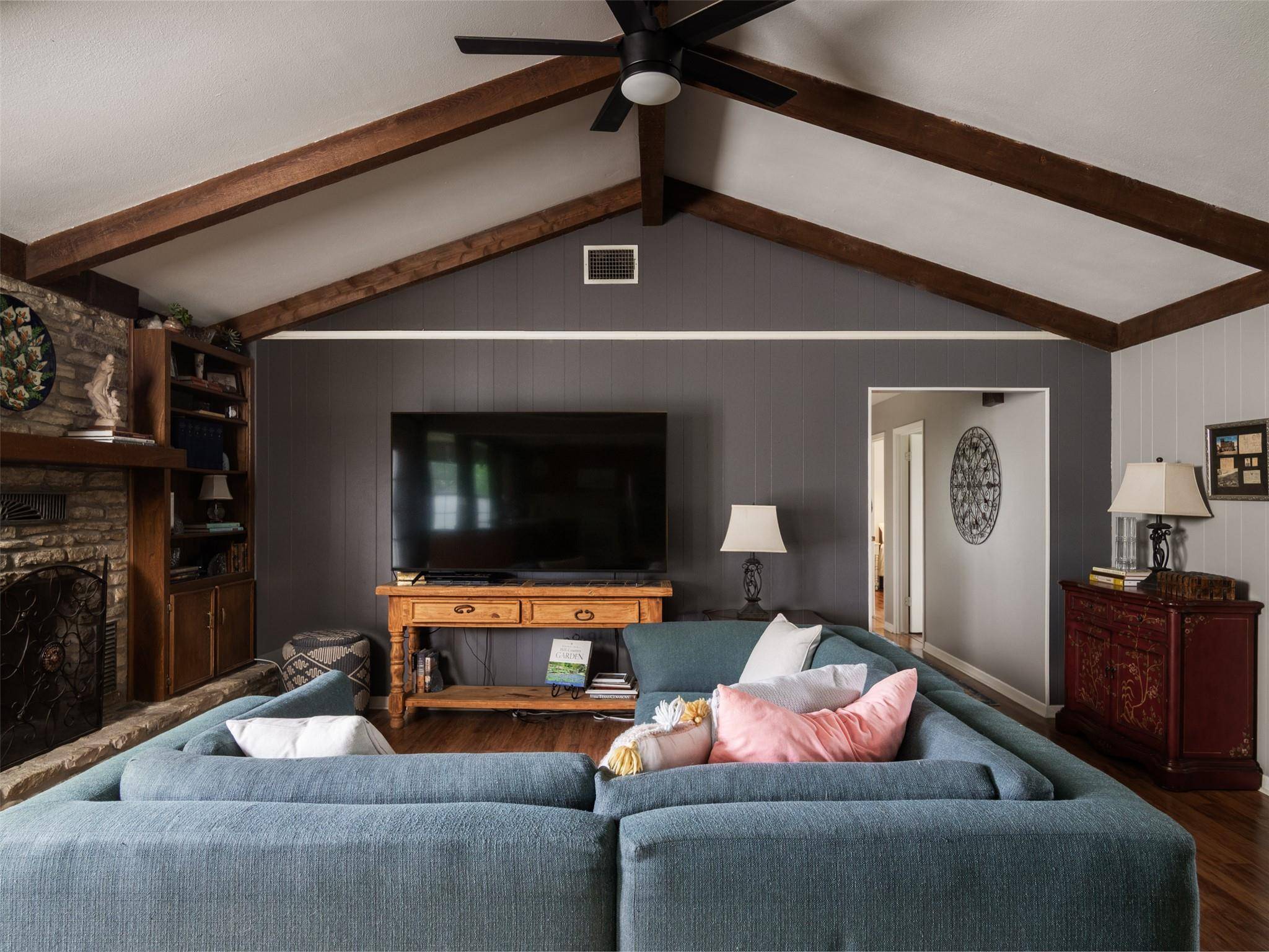 191 Bonnie DR, Dripping Springs, TX 78620