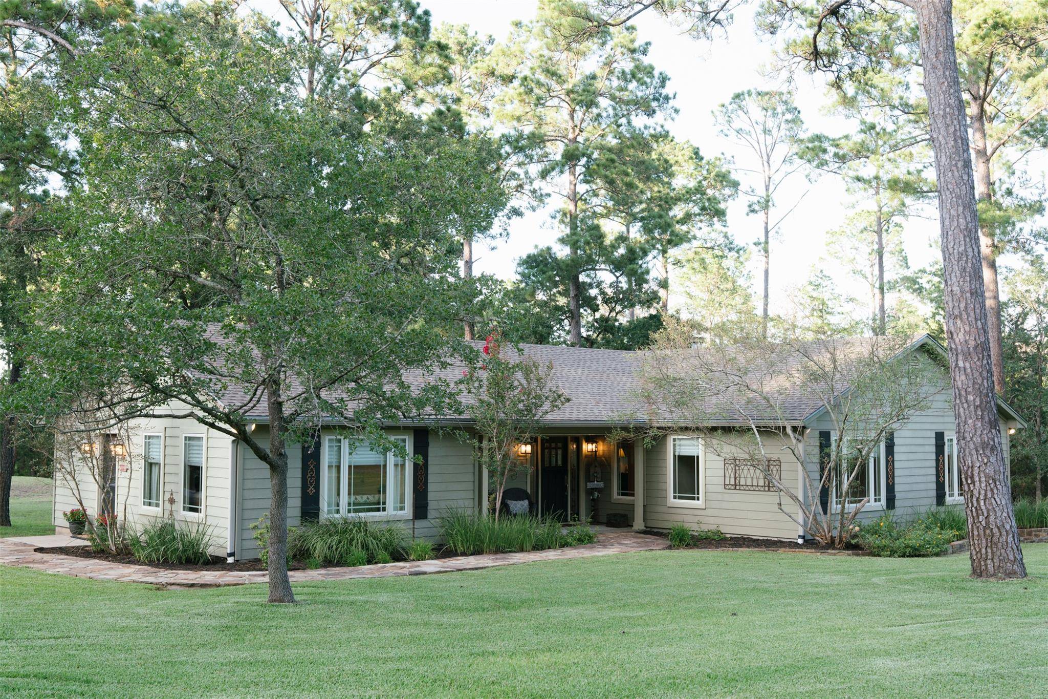 248 JZJ LN, La Grange, TX 78945