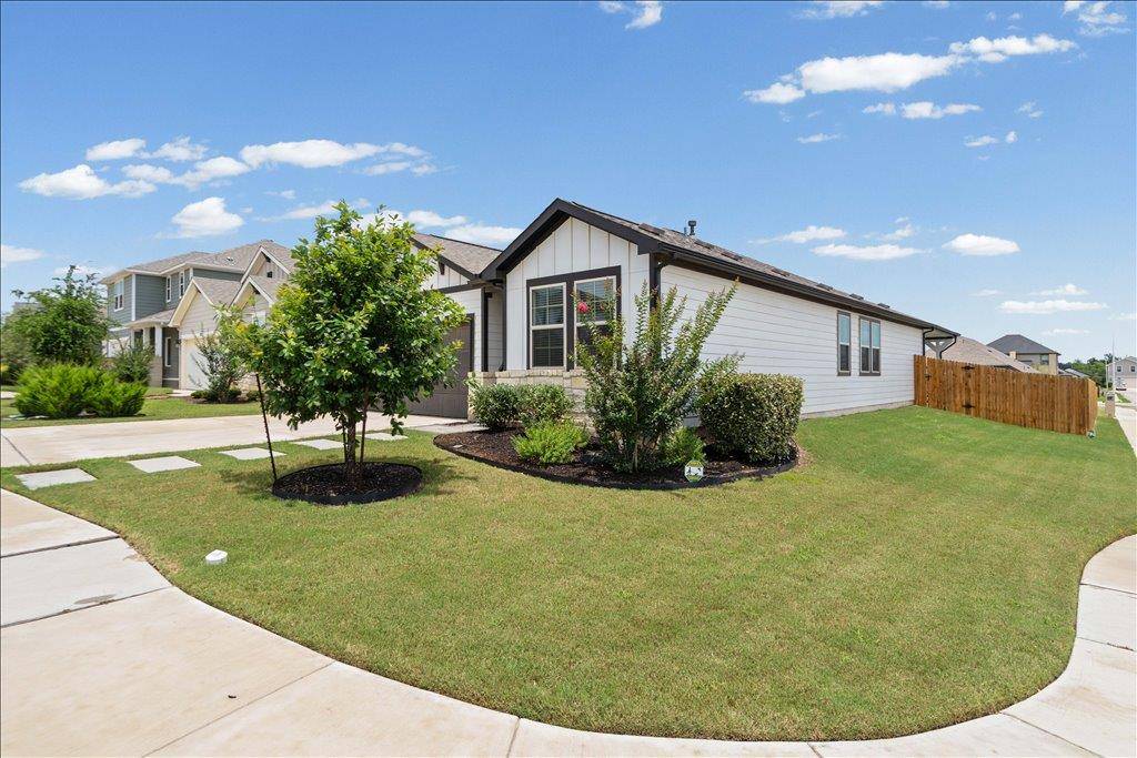 158 Gullivers DR, Elgin, TX 78621