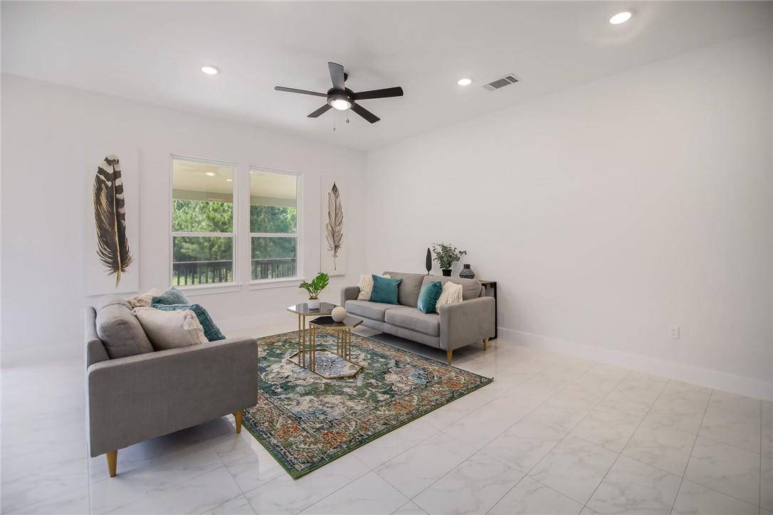 137 Lakeside DR, Bastrop, TX 78602