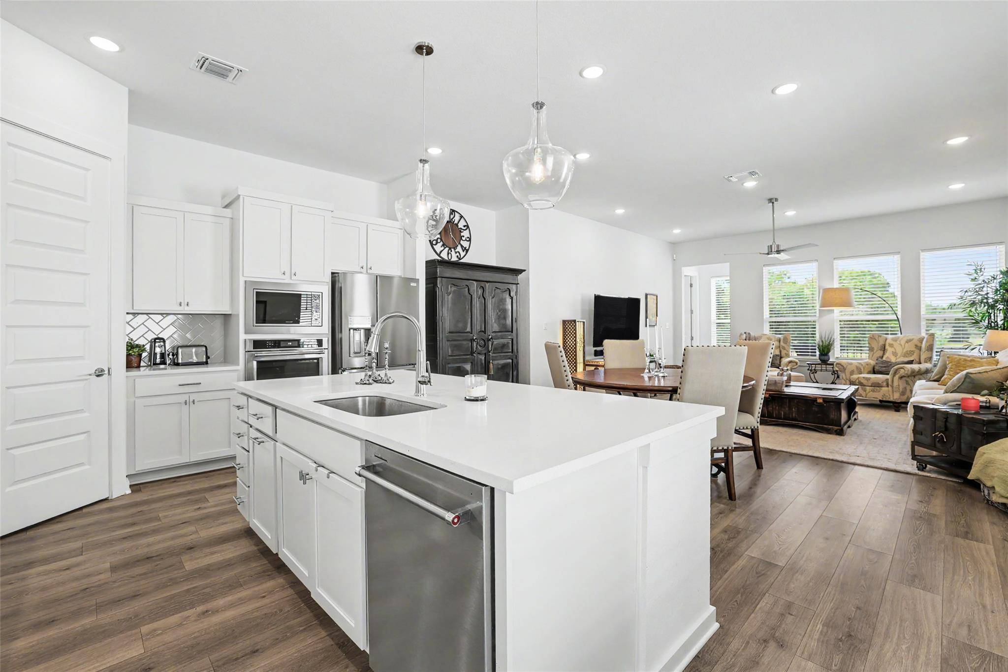 645 Treaty Oak DR, Georgetown, TX 78628