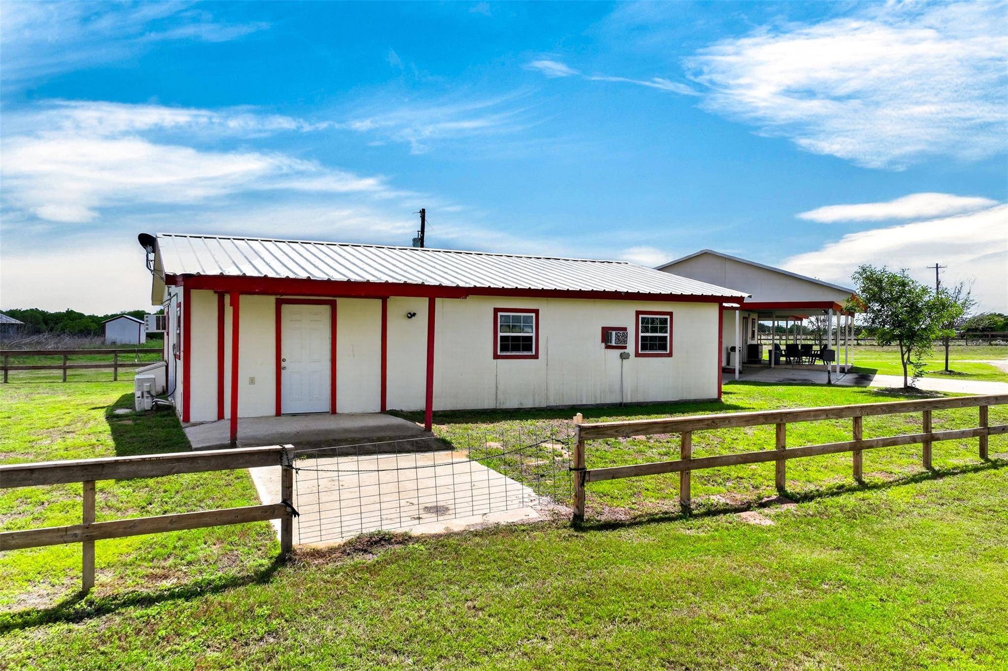1763 N Fm 108, Smiley, TX 78159