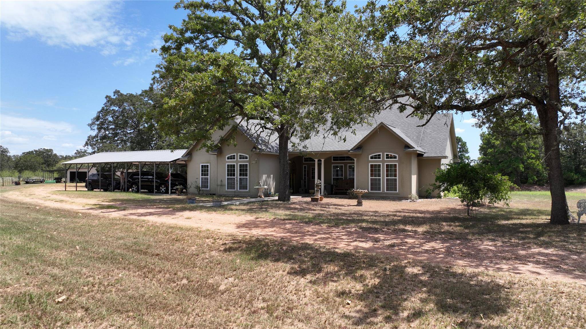 213 Joe Cole LN, Smithville, TX 78957