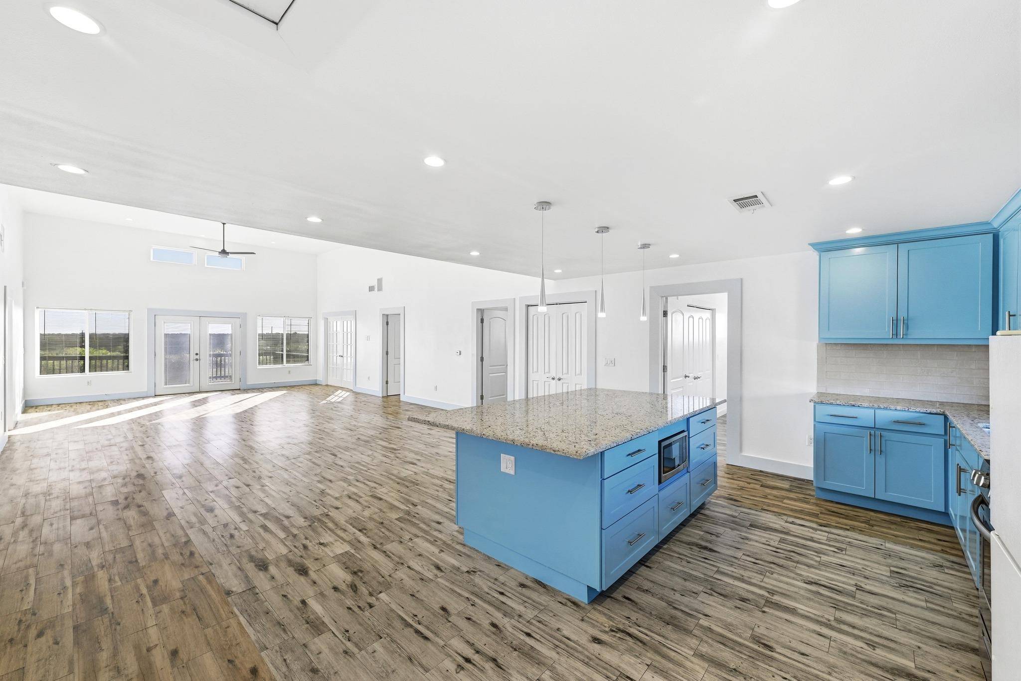 120 Loopsy LN, Dale, TX 78616
