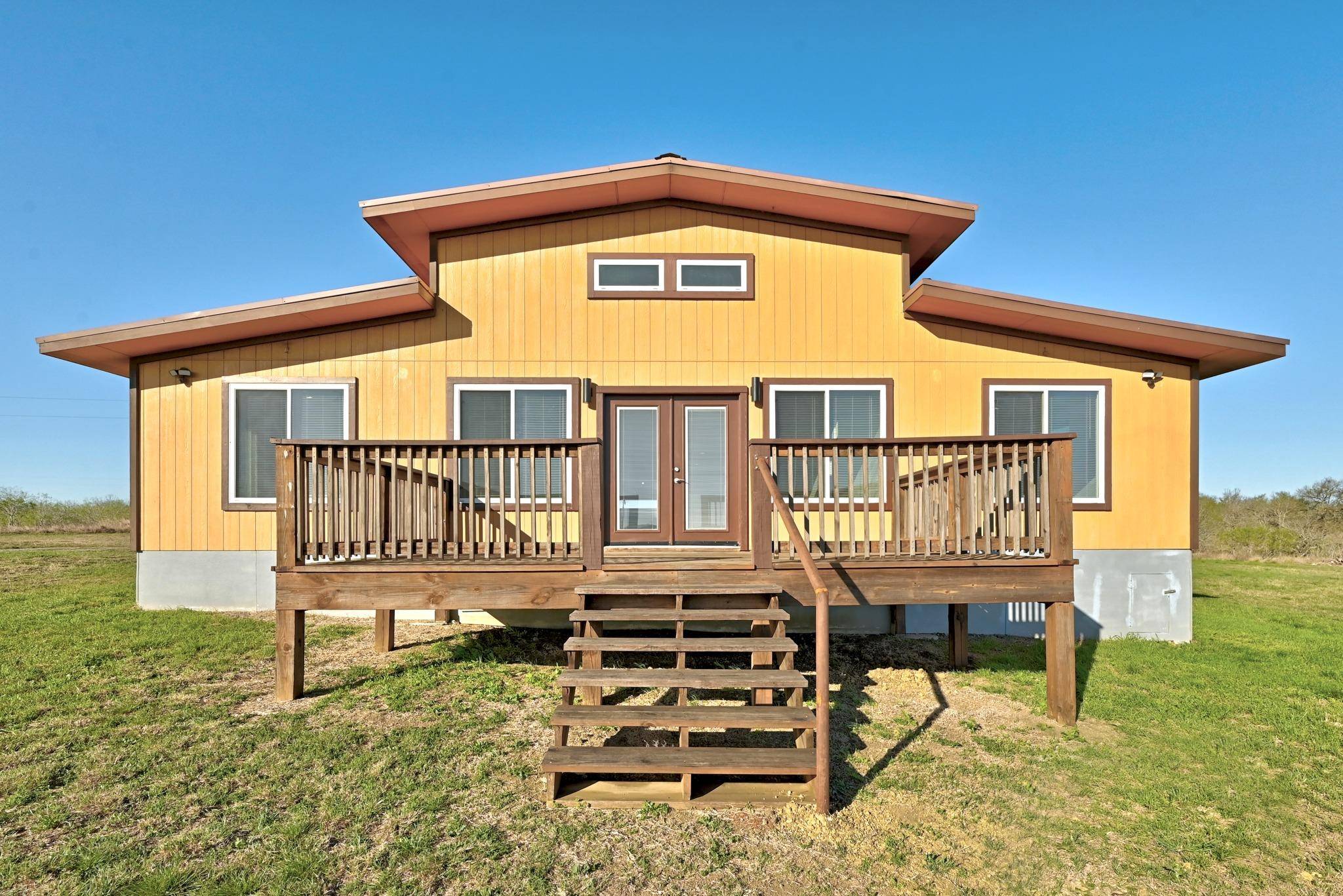 120 Loopsy LN, Dale, TX 78616