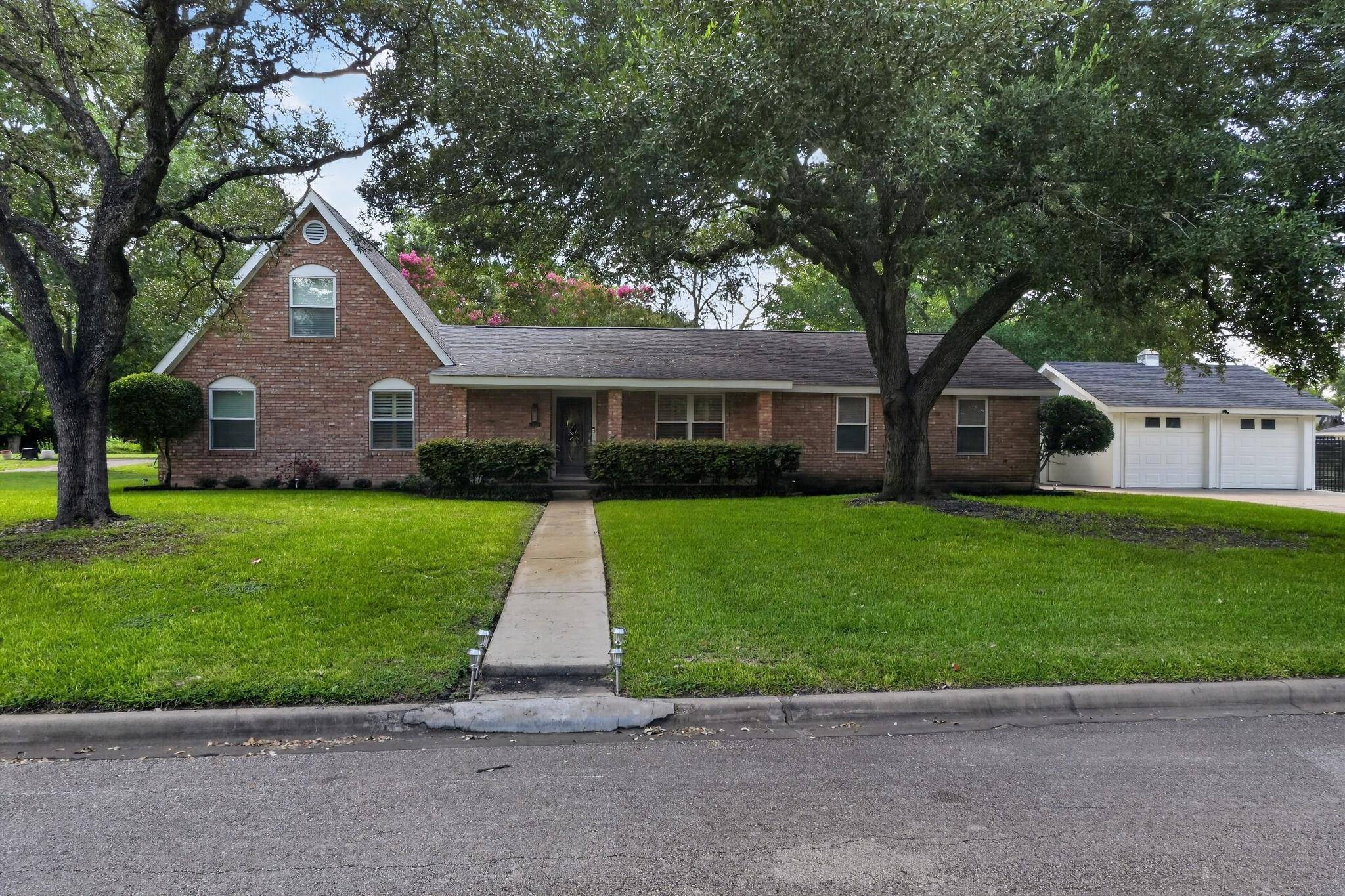 1622 Twin Island Drive DR, Lockhart, TX 78644