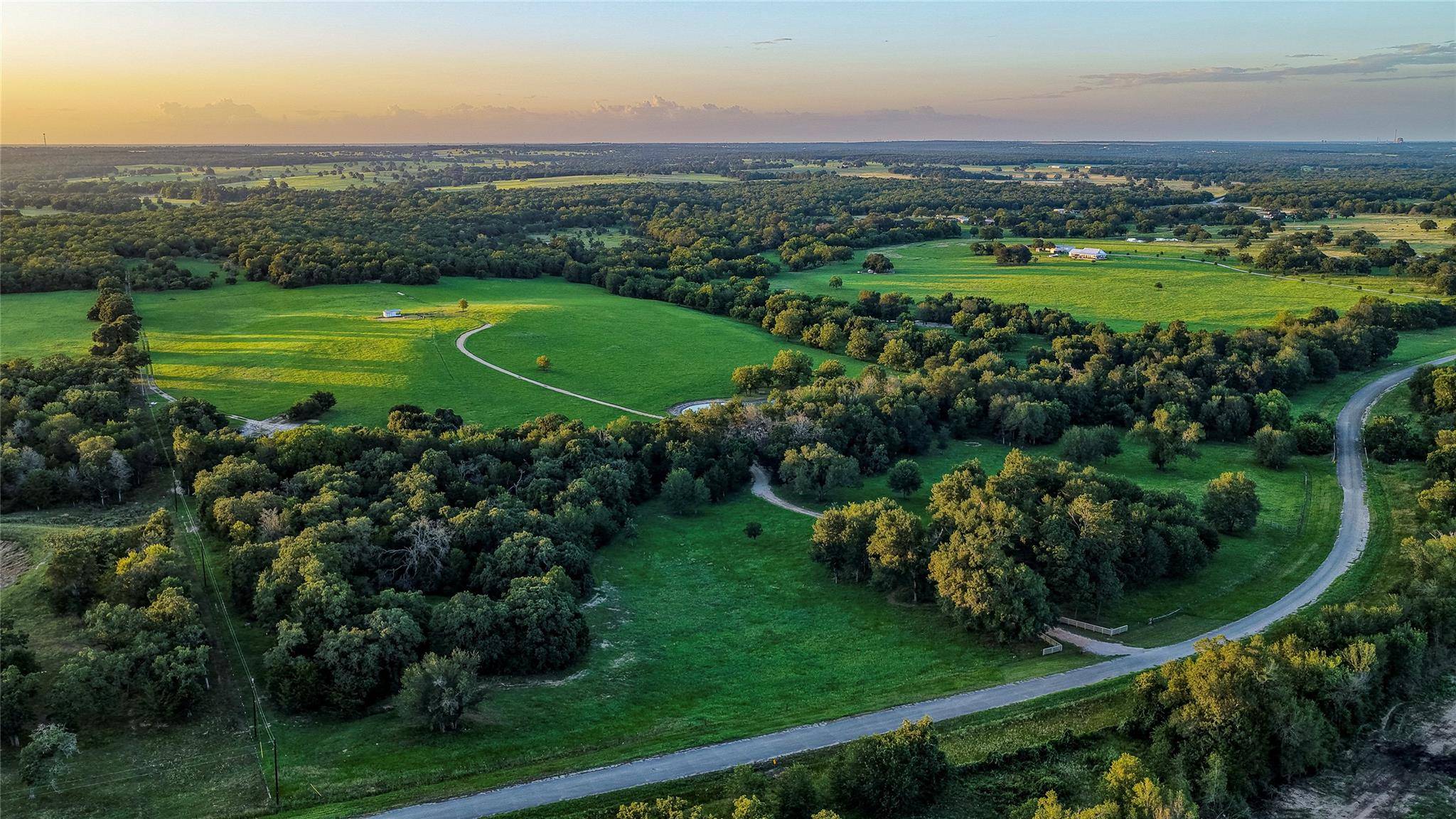 1462 County Road 313, Lexington, TX 78947