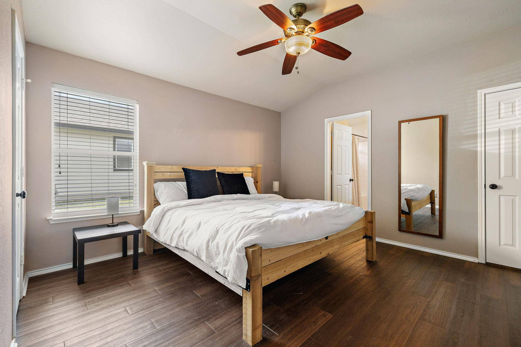 602 Creston ST, Hutto, TX 78634