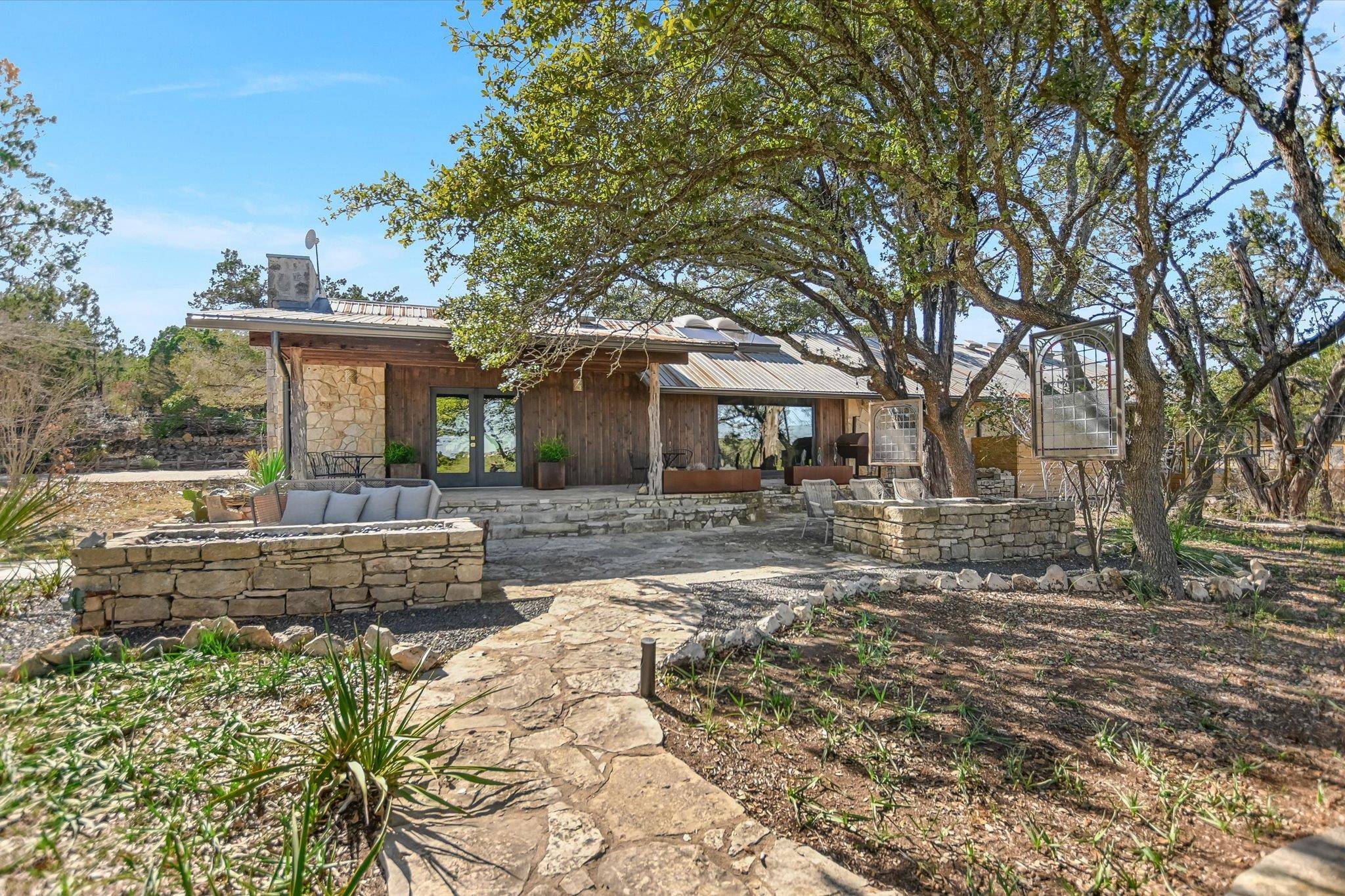 7000 McGregor LN, Dripping Springs, TX 78620