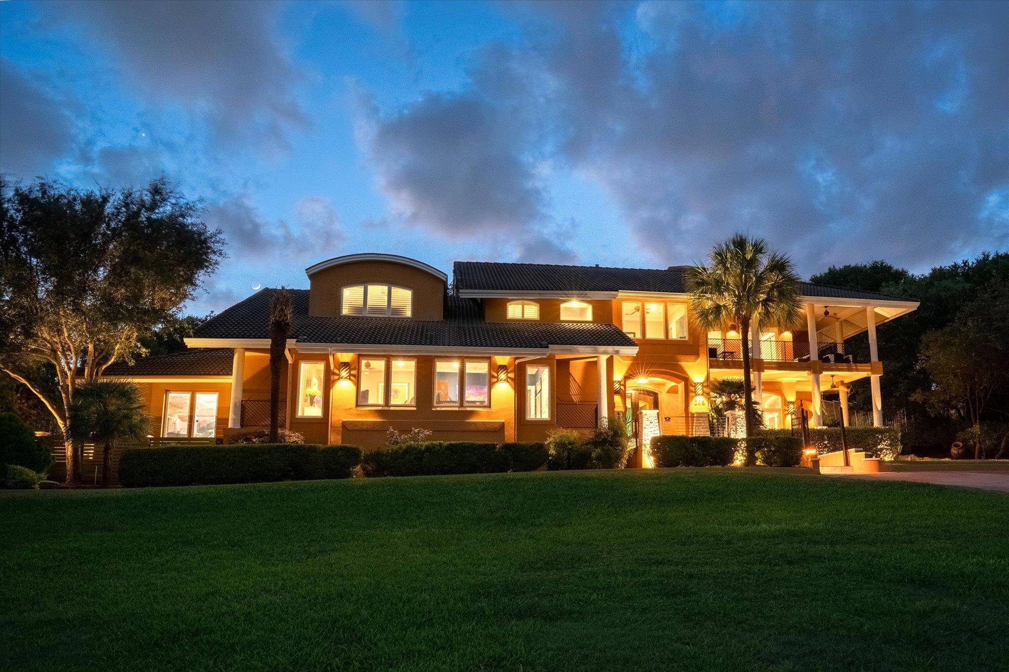 206 Las Lomas DR, West Lake Hills, TX 78746