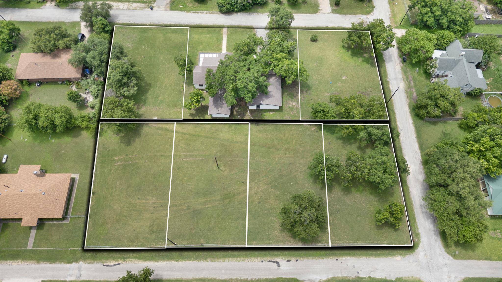 102 Elmo ST, Florence, TX 76527