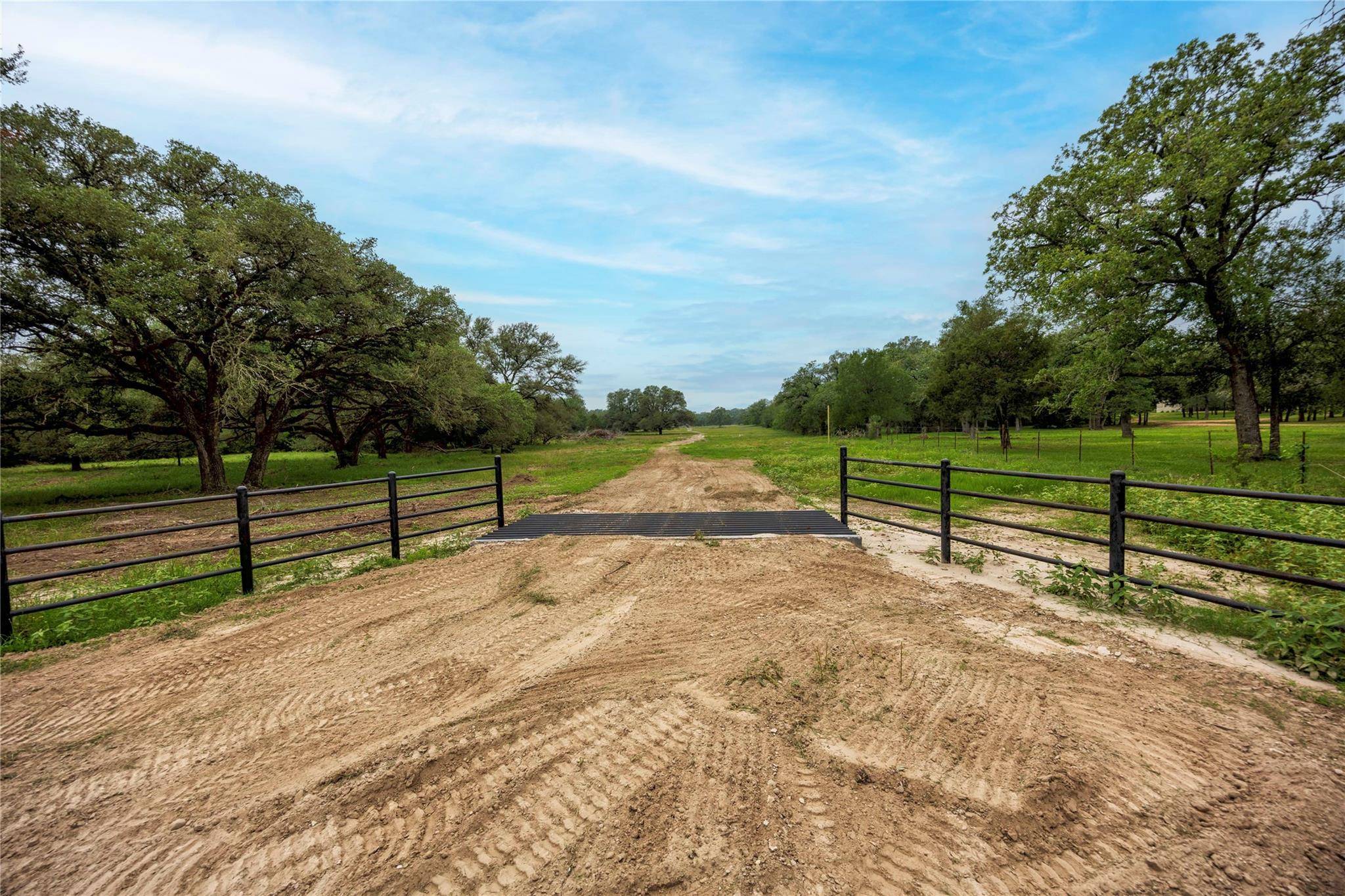 2570 Burke RD, Flatonia, TX 78941