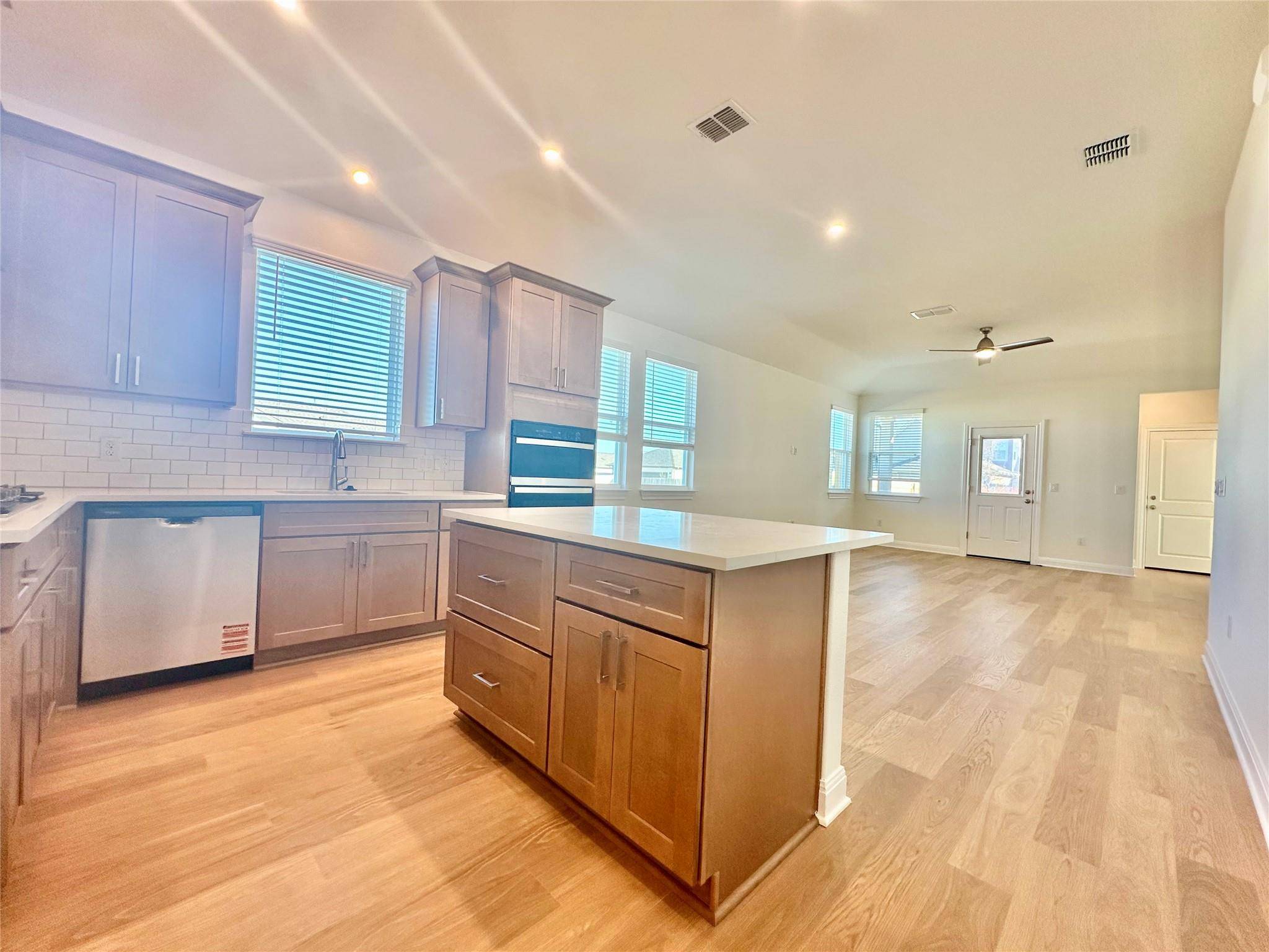 541 Porter Country PKWY, Buda, TX 78610