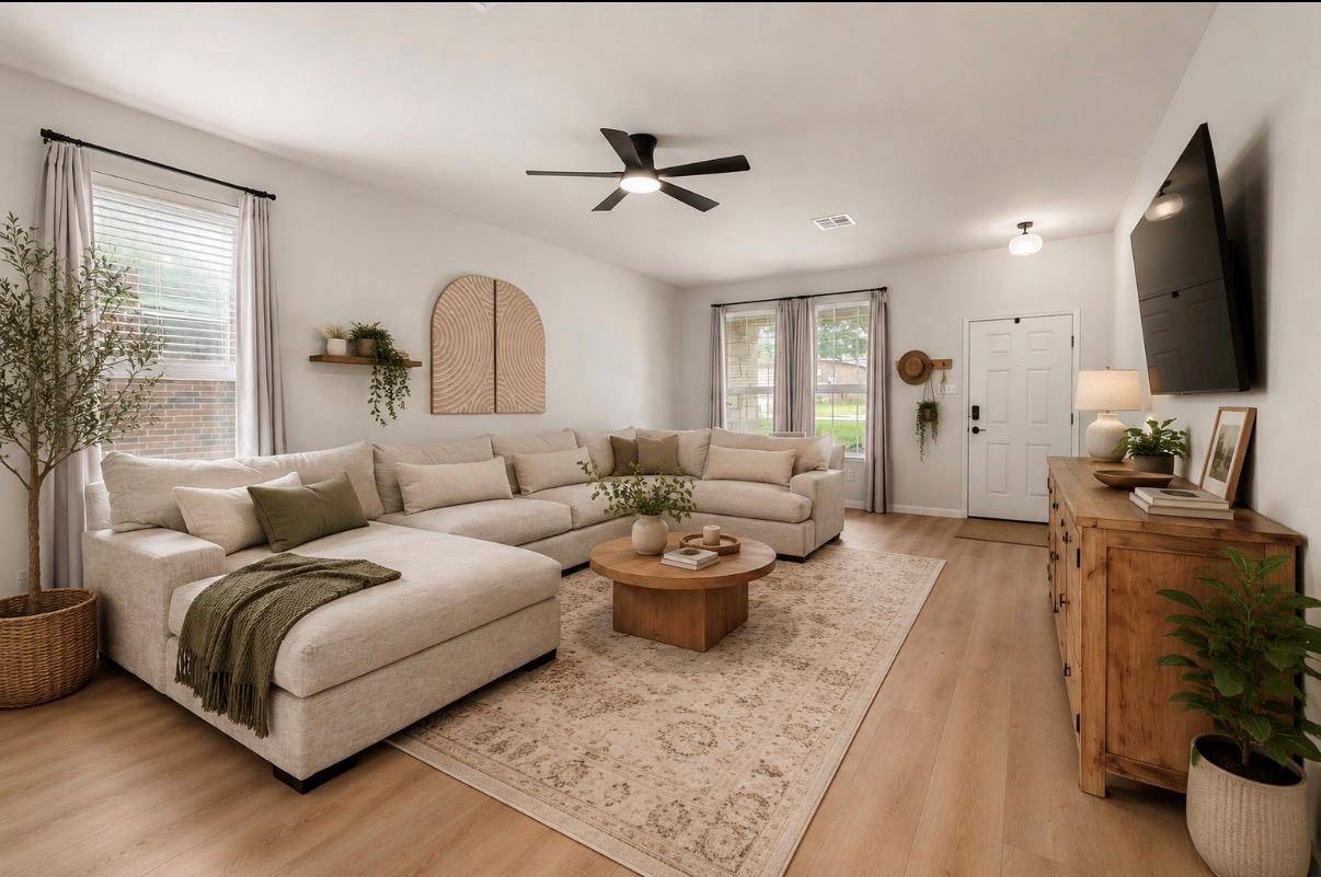 176 Willow Leaf LN, Buda, TX 78610