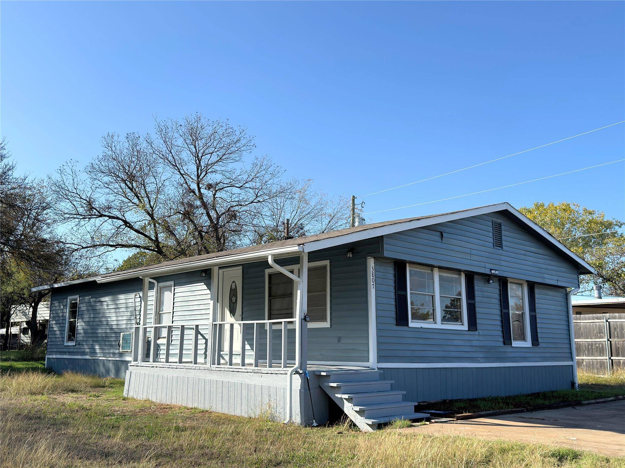 3807 Lands End CT, Granbury, TX 76048