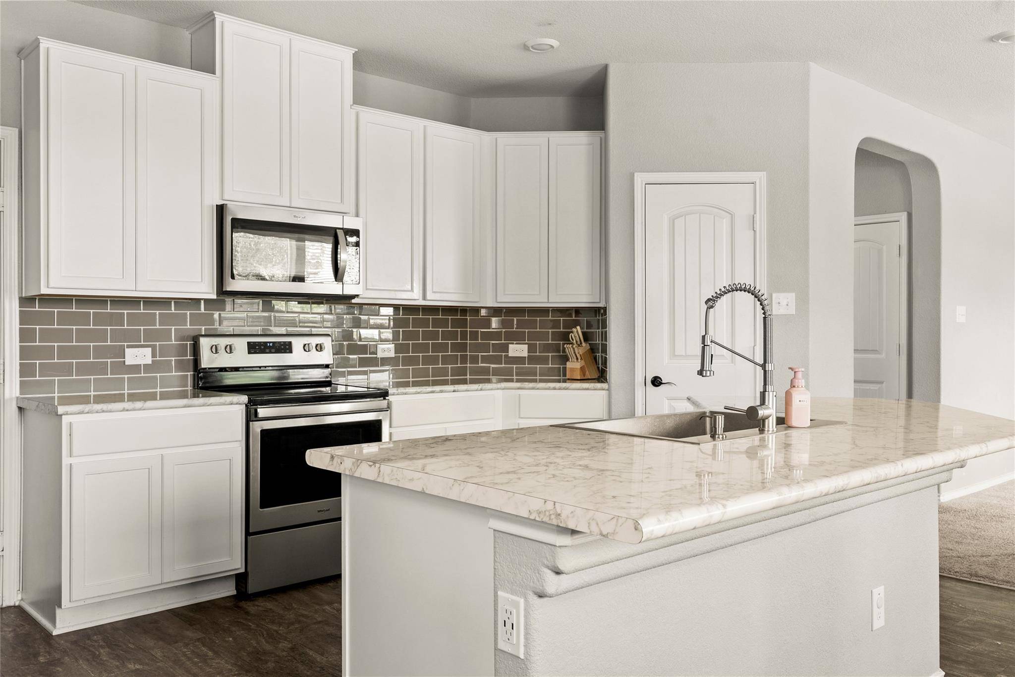214 Saranac DR, Elgin, TX 78621