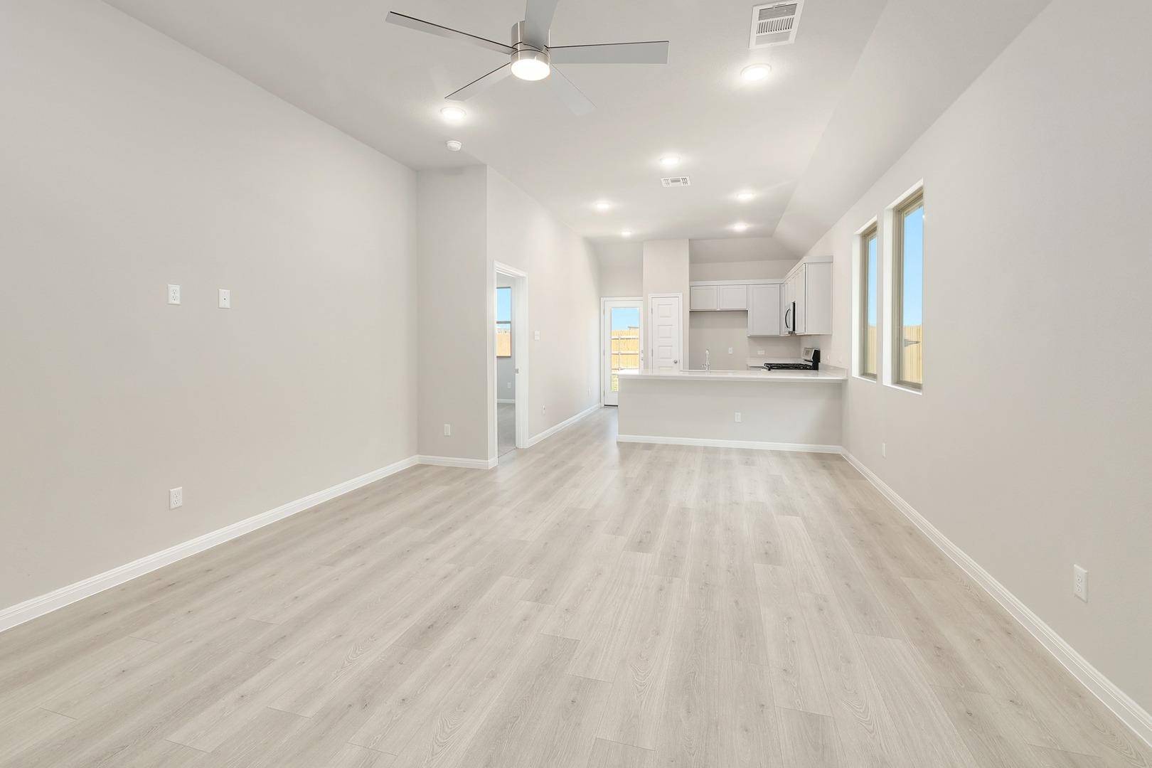 222 Hornet ST, Elgin, TX 78621