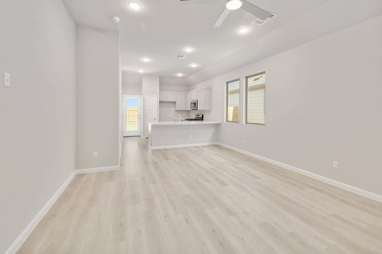 222 Hornet ST, Elgin, TX 78621