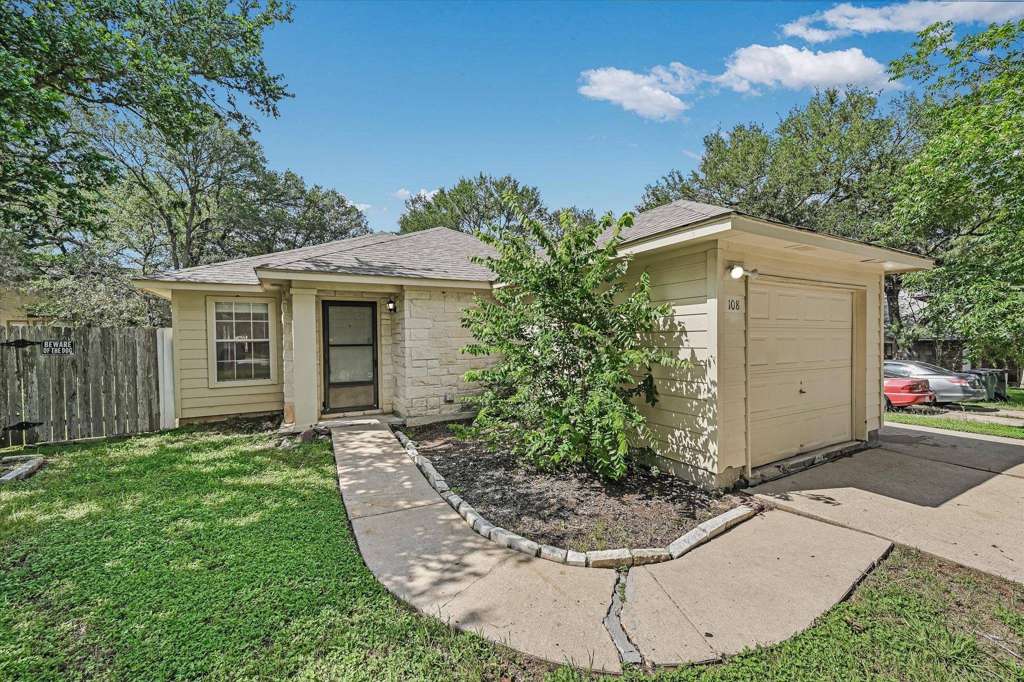 108 N Mockingbird CIR, Cedar Creek, TX 78612