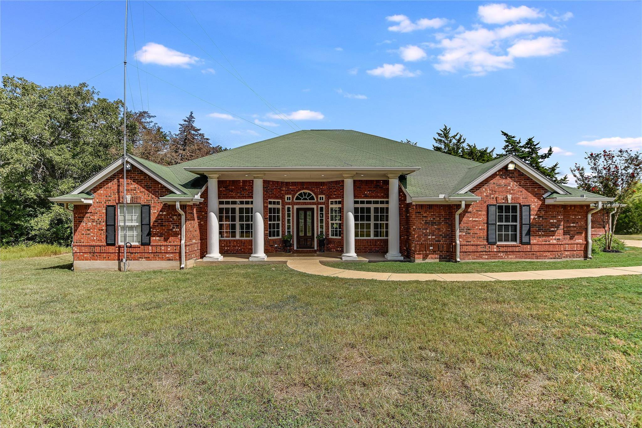 741 Knobbs RD, Mcdade, TX 78650