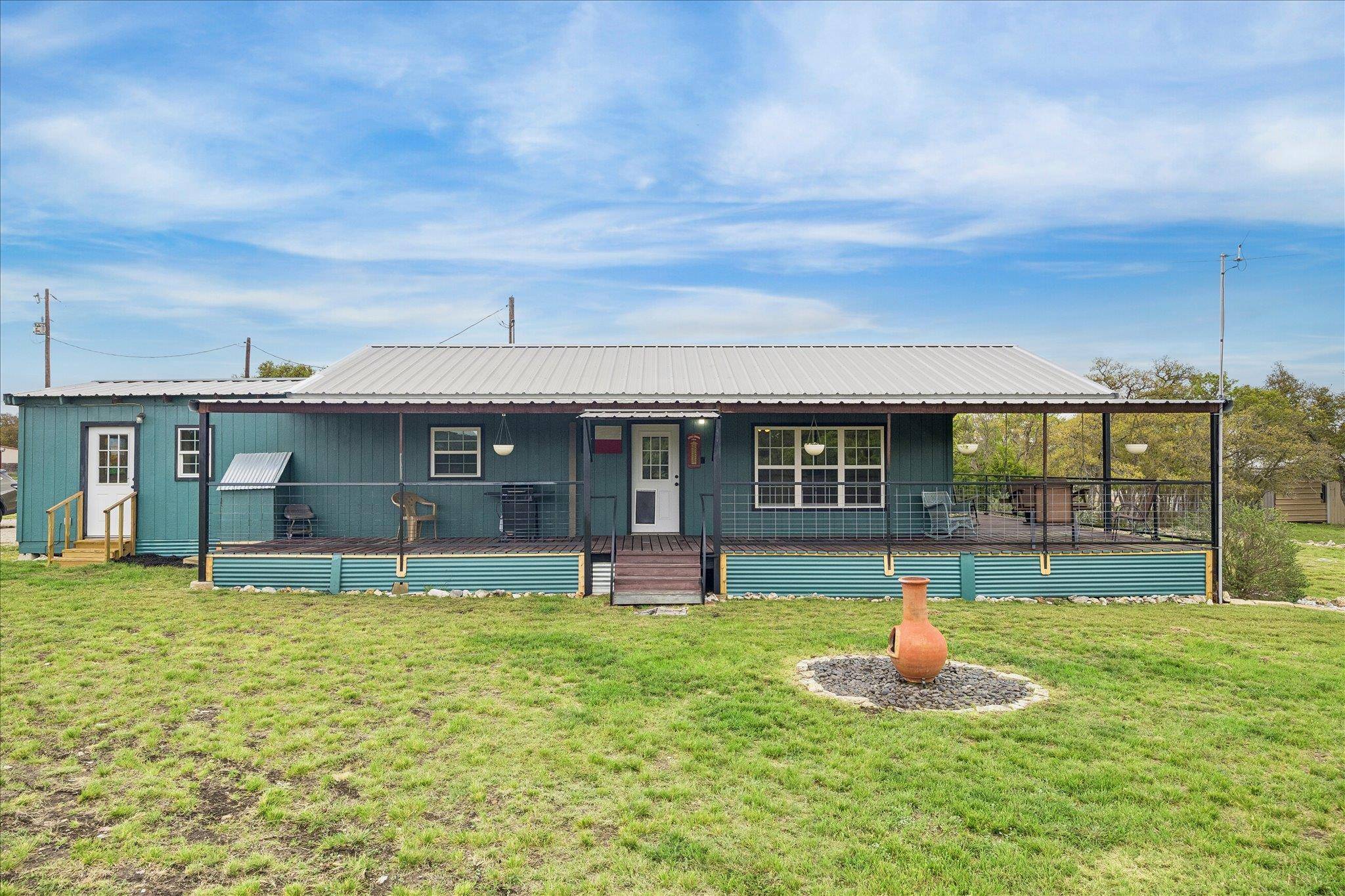 129 N Rolling Oaks LN, Harper, TX 78631
