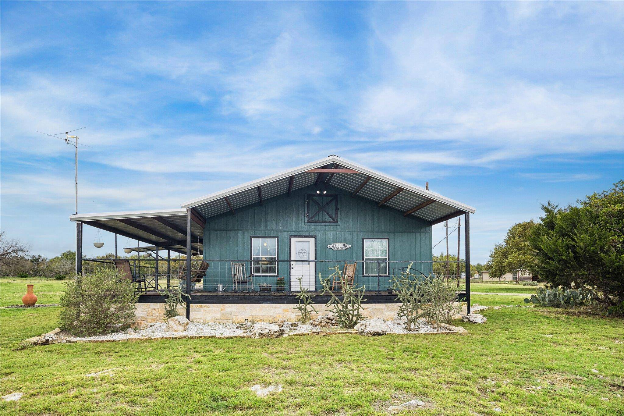 129 N Rolling Oaks LN, Harper, TX 78631