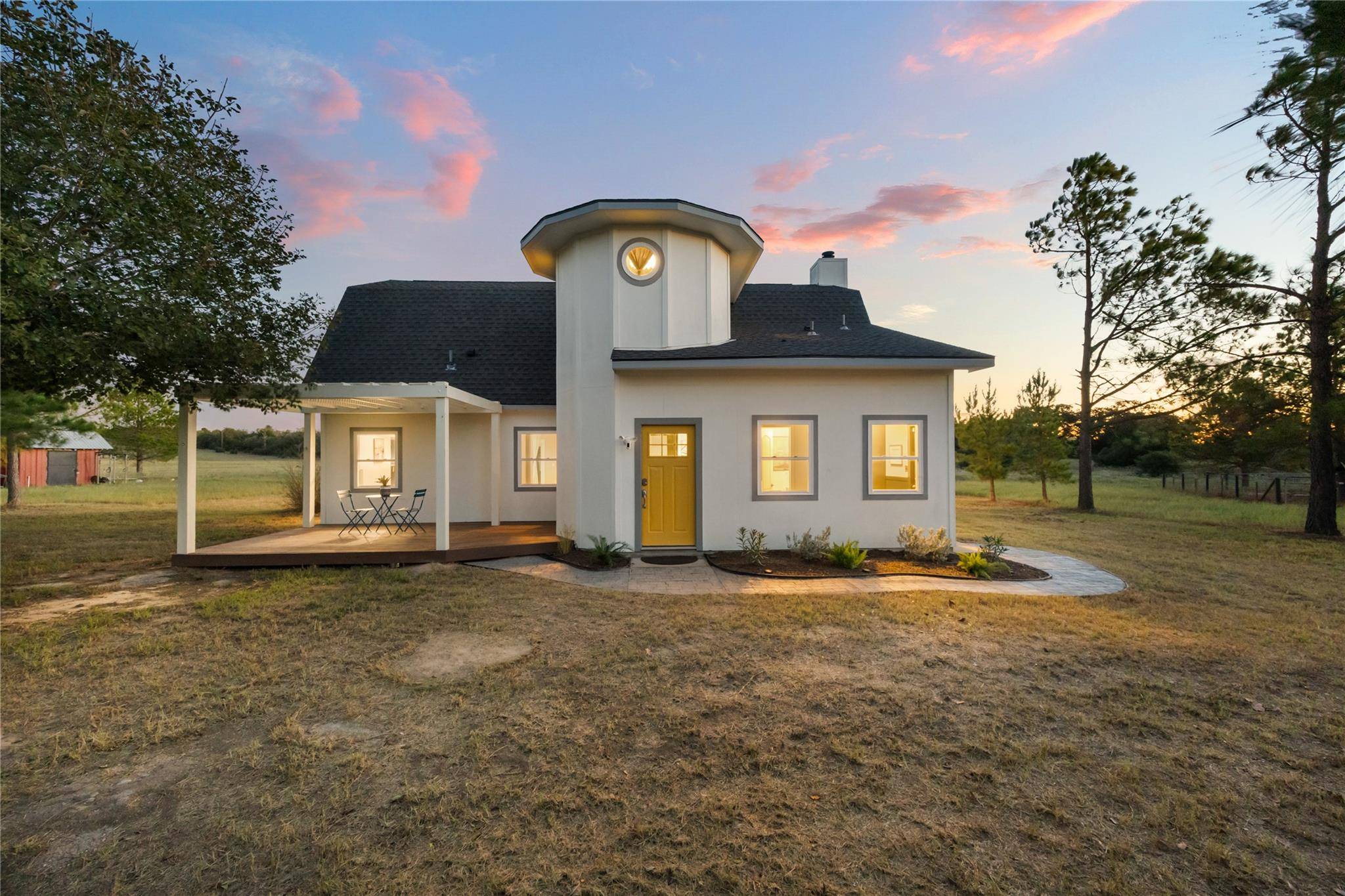 245 Country LN, Mcdade, TX 78650