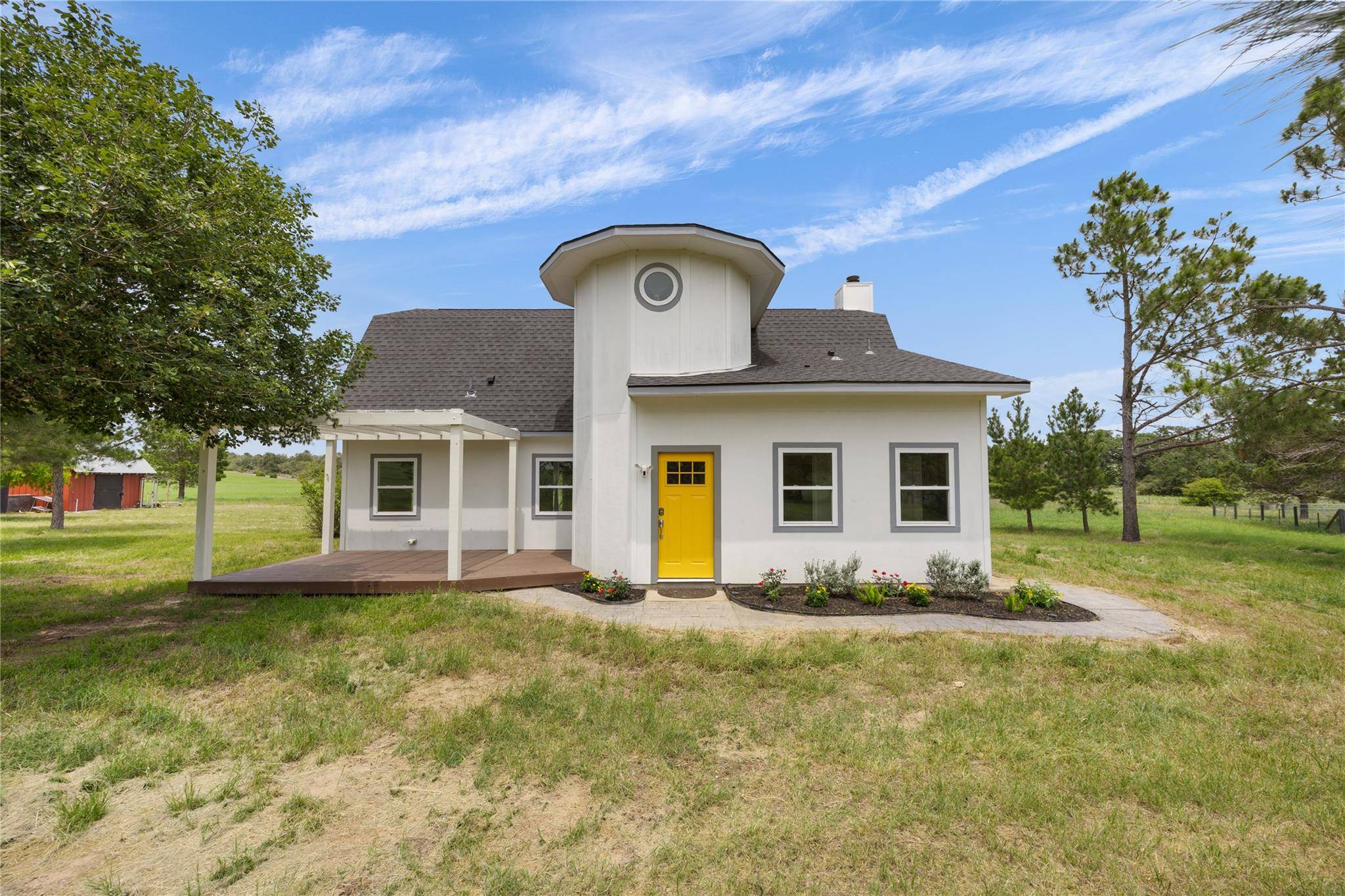 245 Country LN, Mcdade, TX 78650