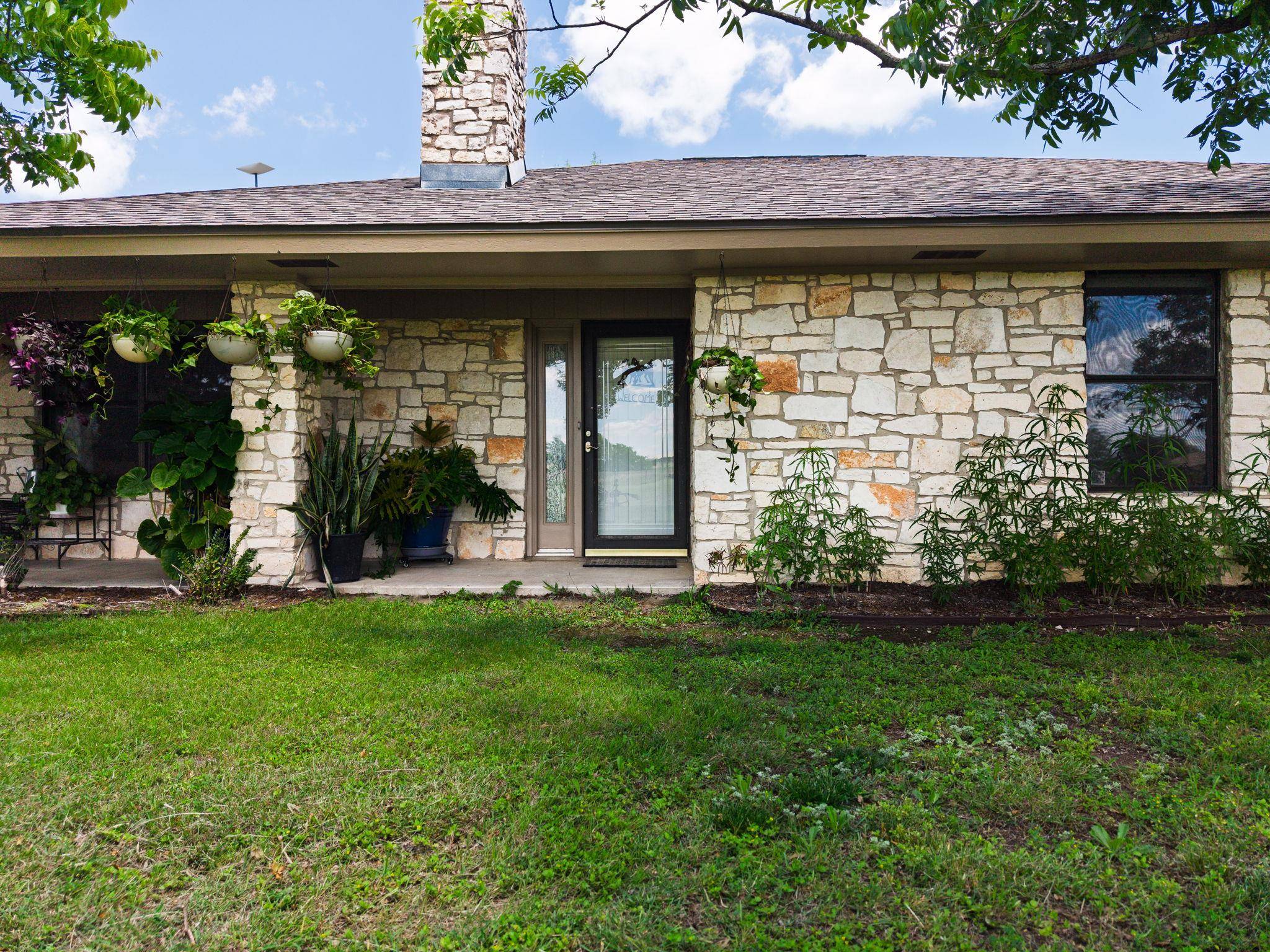 120 Rae LN, Jarrell, TX 76537