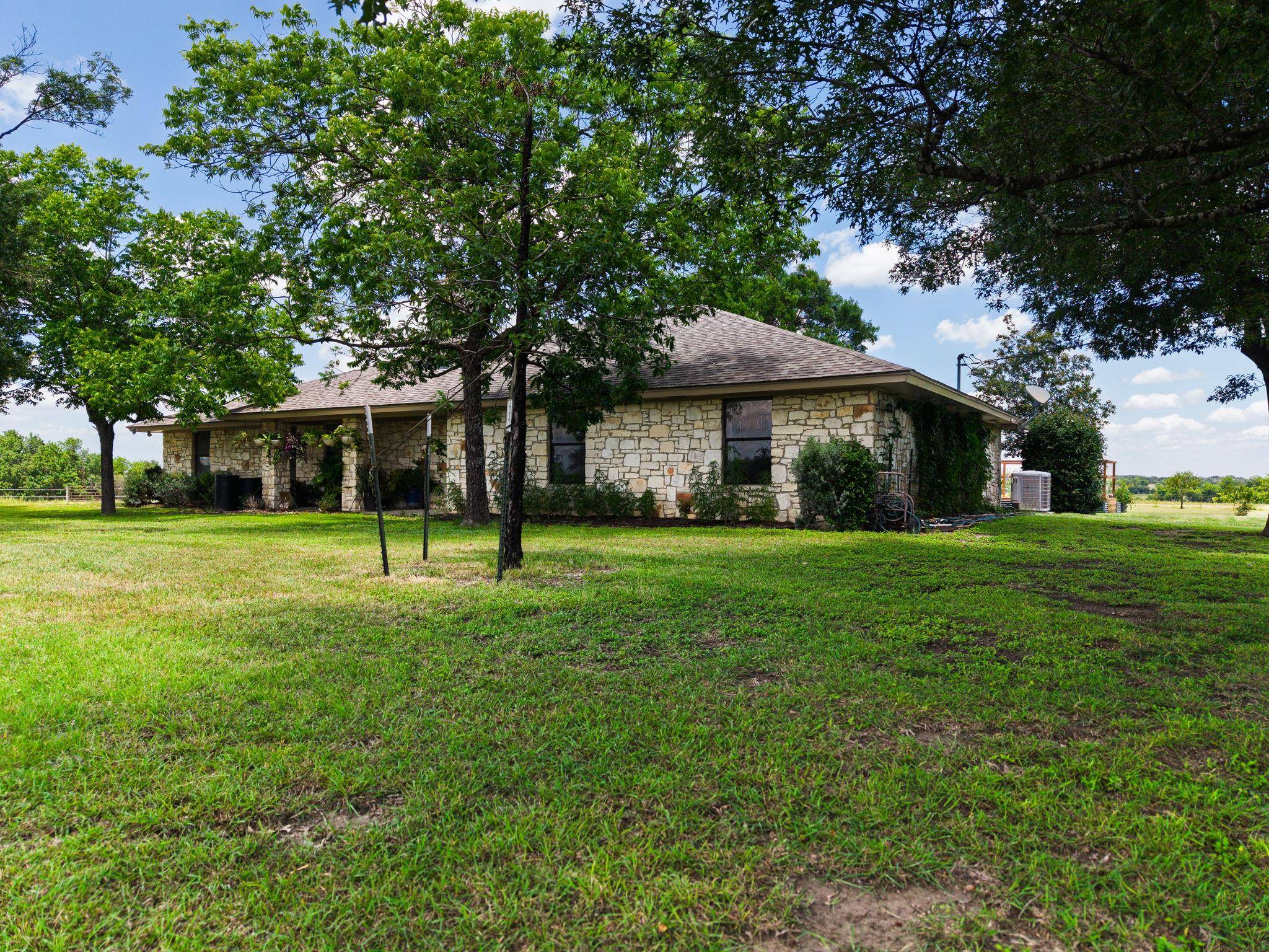 120 Rae LN, Jarrell, TX 76537